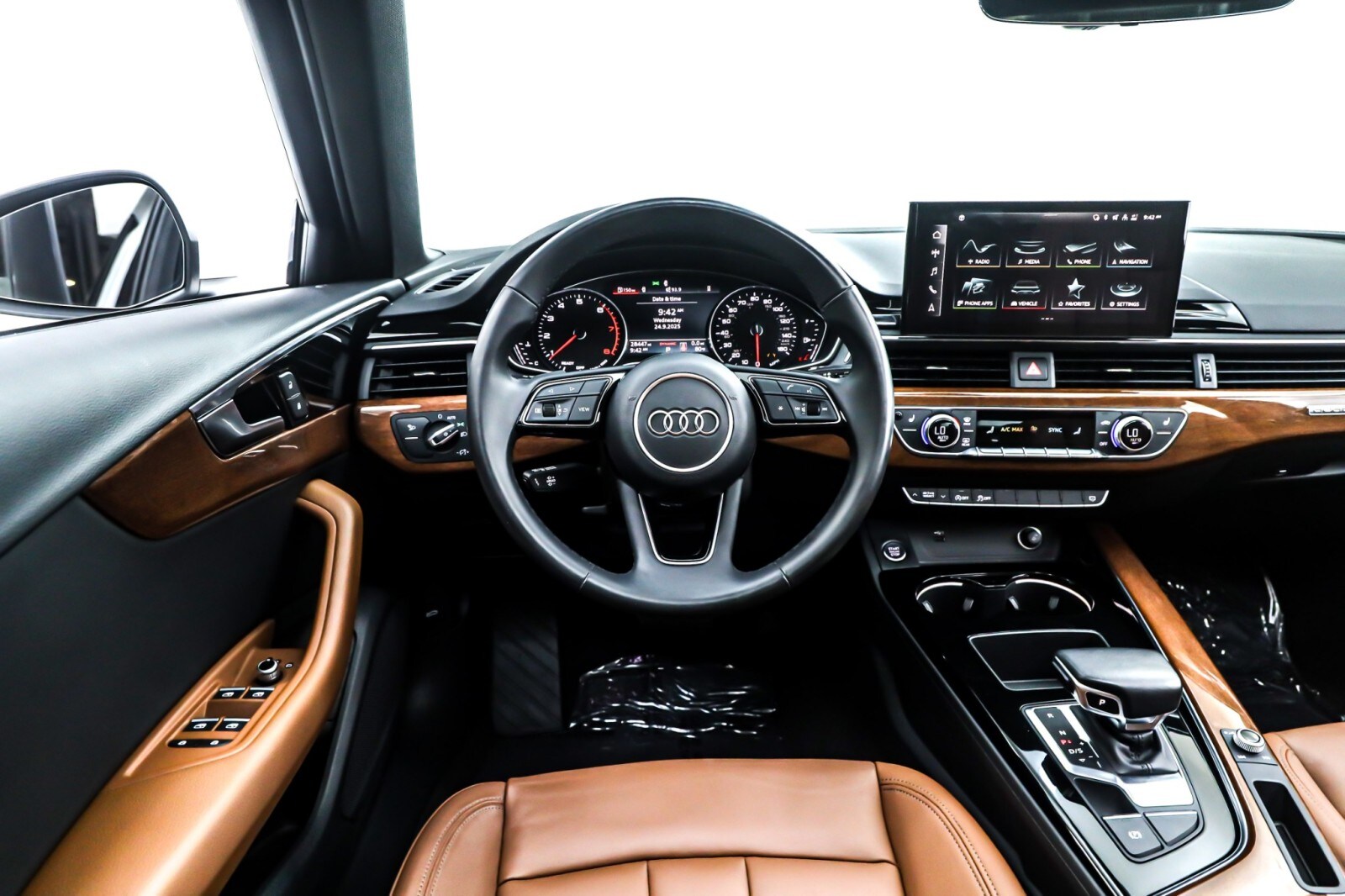 2022 Audi A4 Premium 40 TFSI Quattro photo 3