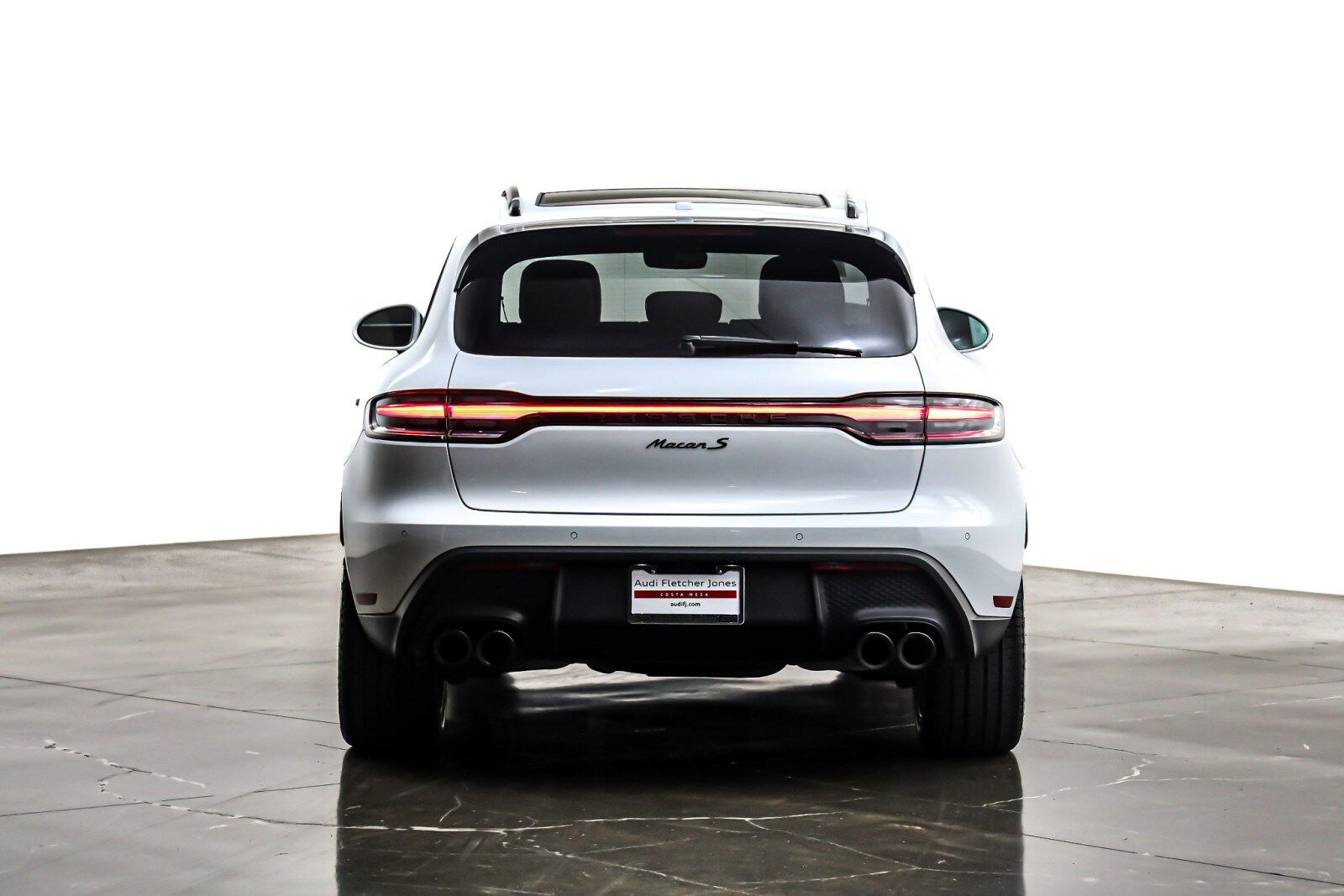 2023 Porsche Macan S photo 3