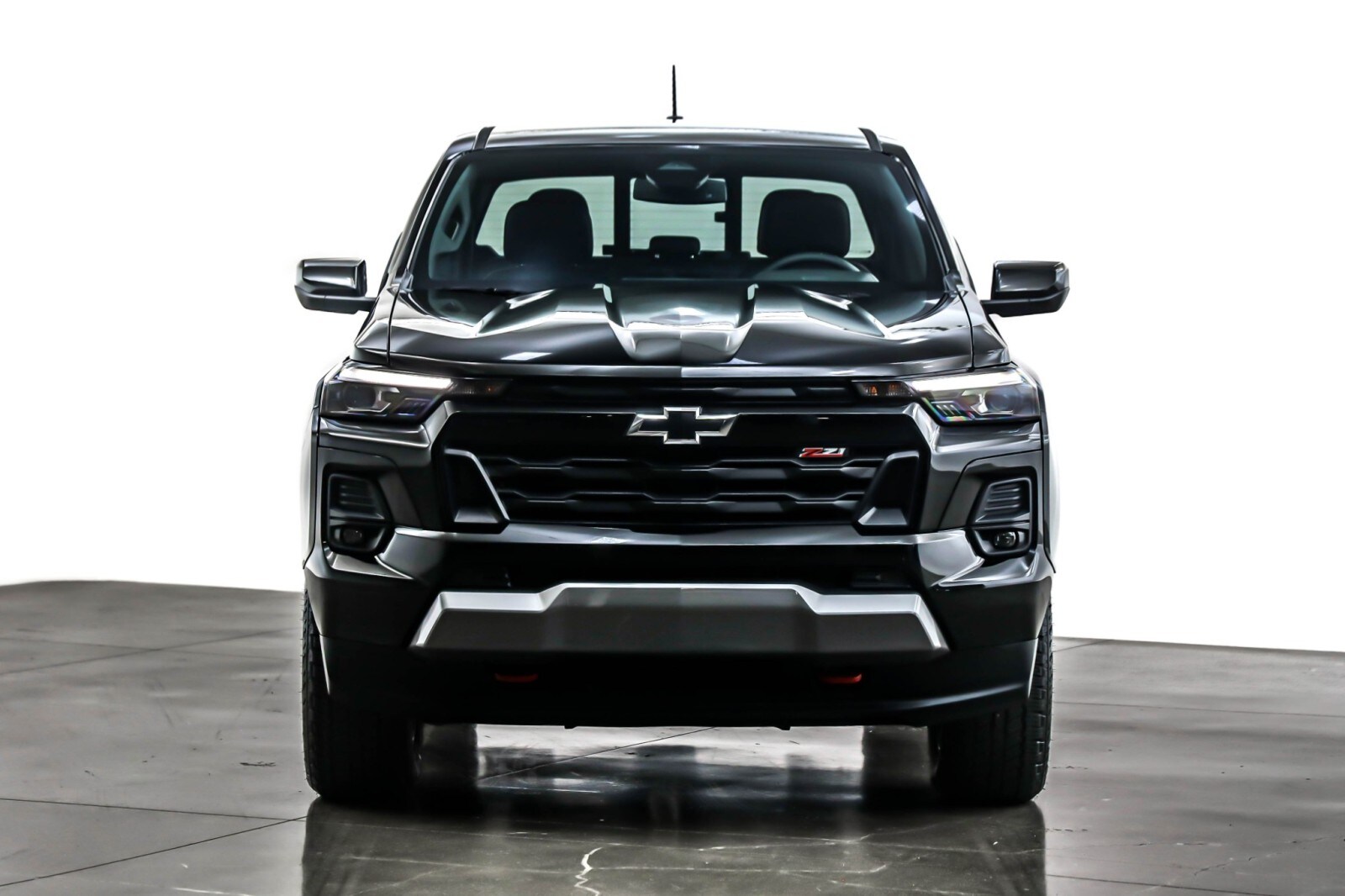 2025 Chevrolet Colorado Z71 photo 2