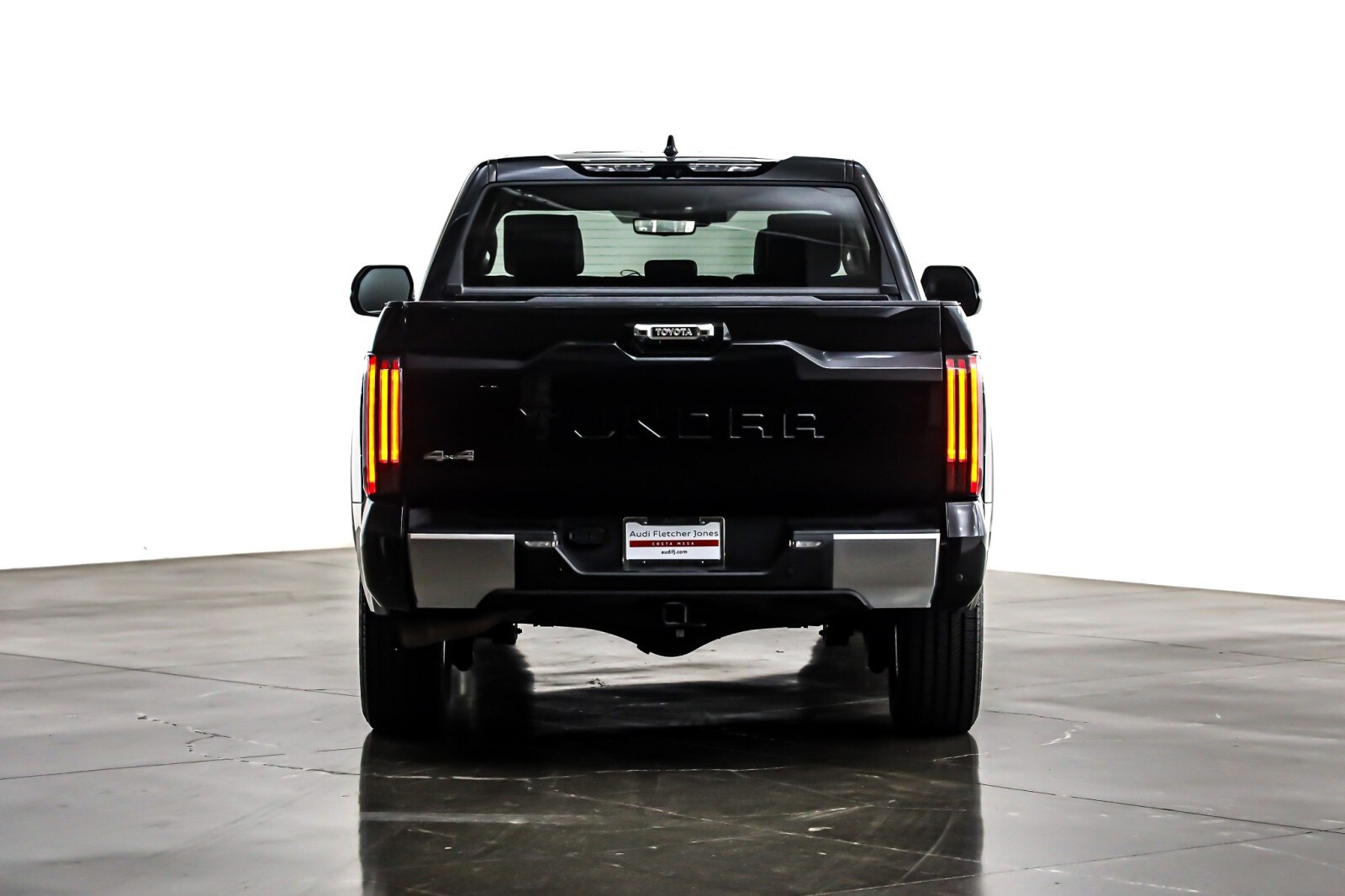 2023 Toyota Tundra Limited CrewMax photo 3