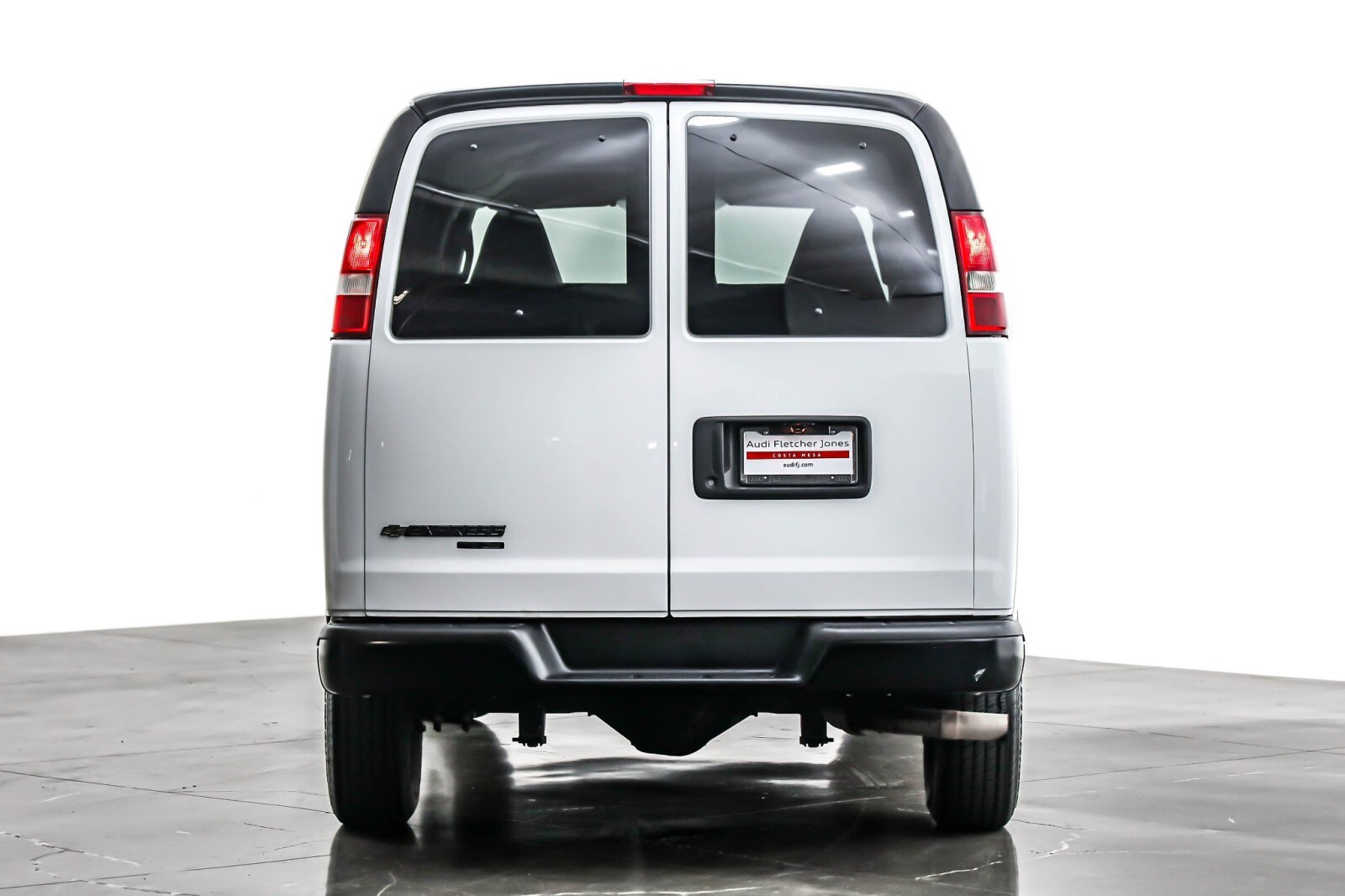 2016 Chevrolet Express Passenger 2500 LS photo 3