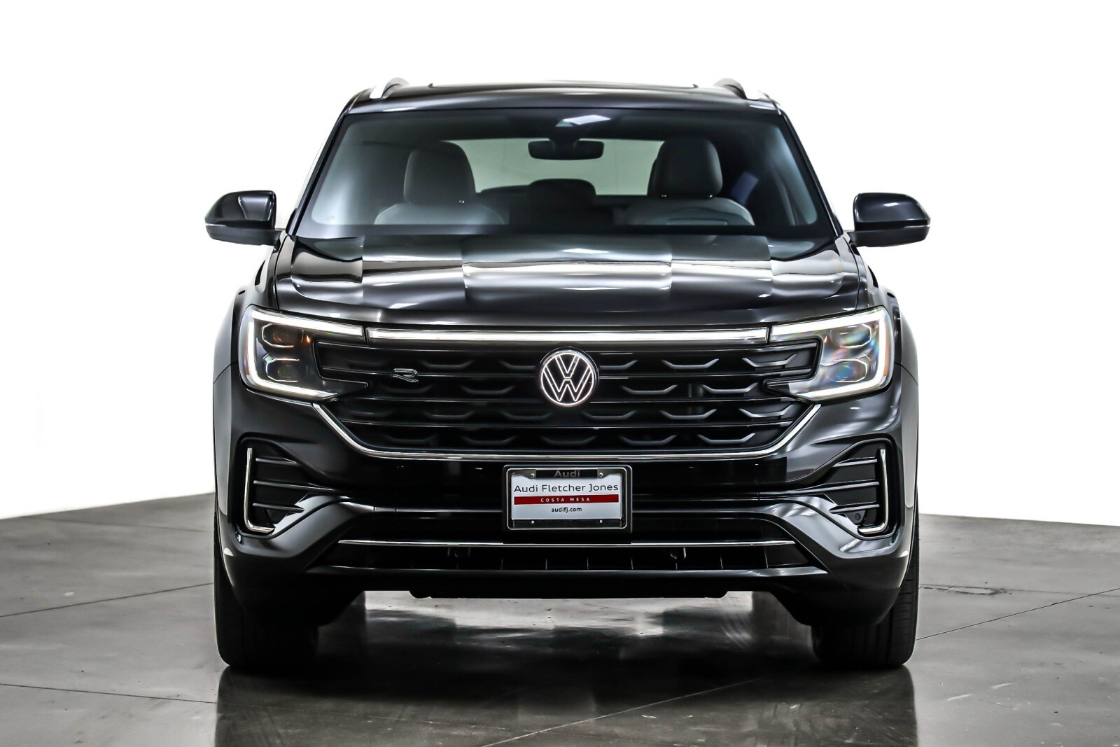 2024 Volkswagen Atlas Cross Sport SEL R-Line photo 2