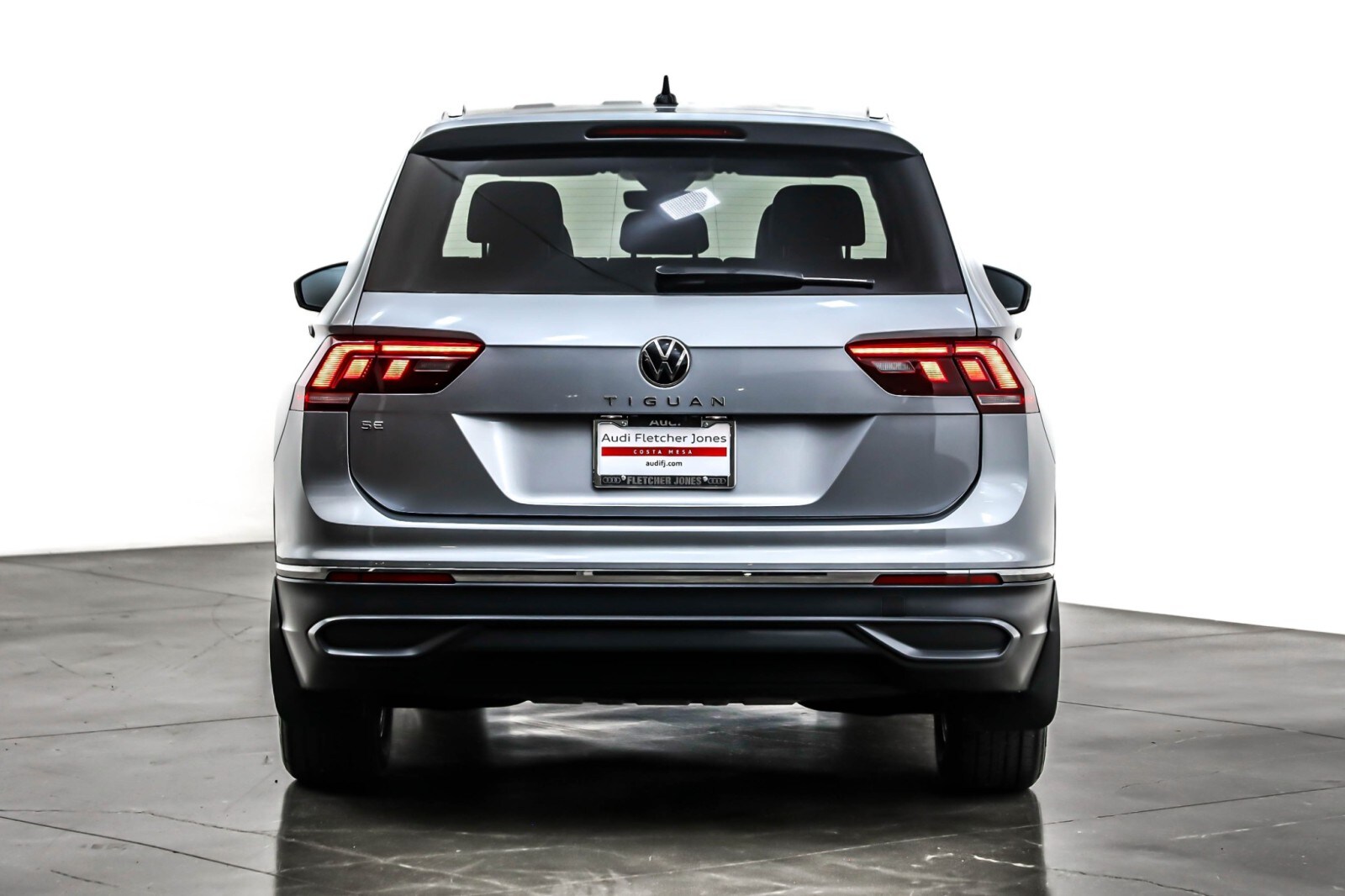2024 Volkswagen Tiguan SE Wolfsburg Edition photo 3