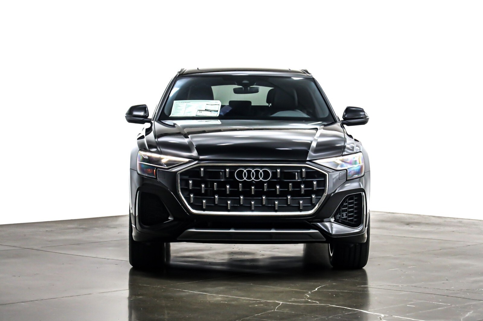 2025 Audi Q8 Premium Plus photo 2