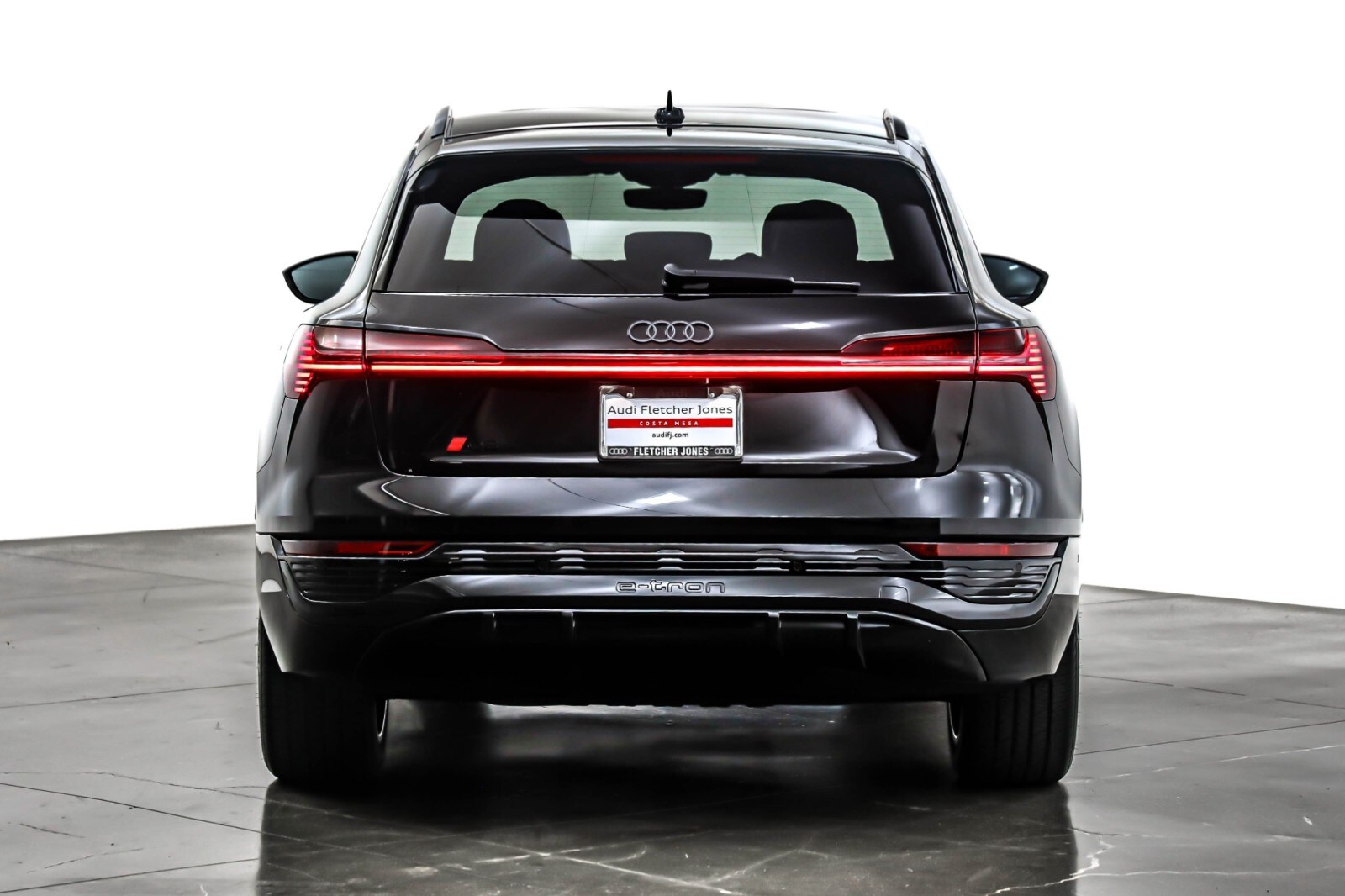 2024 Audi Q8 E-tron Prestige photo 3