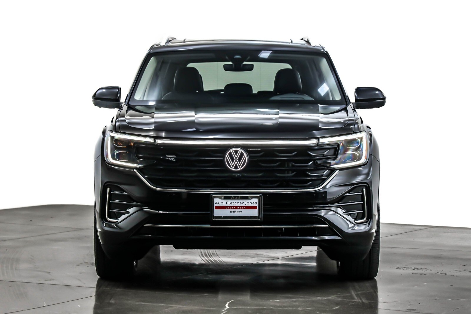 2024 Volkswagen Atlas SEL Premium R-Line photo 2