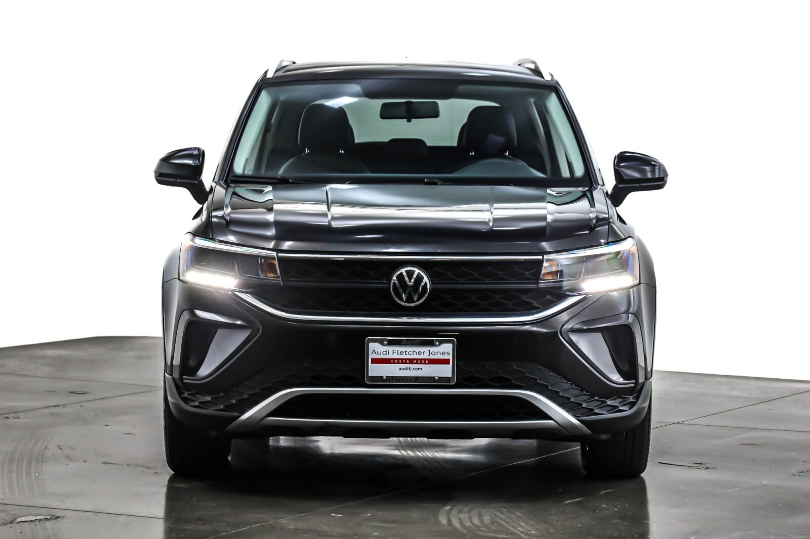 2022 Volkswagen Taos SE photo 2