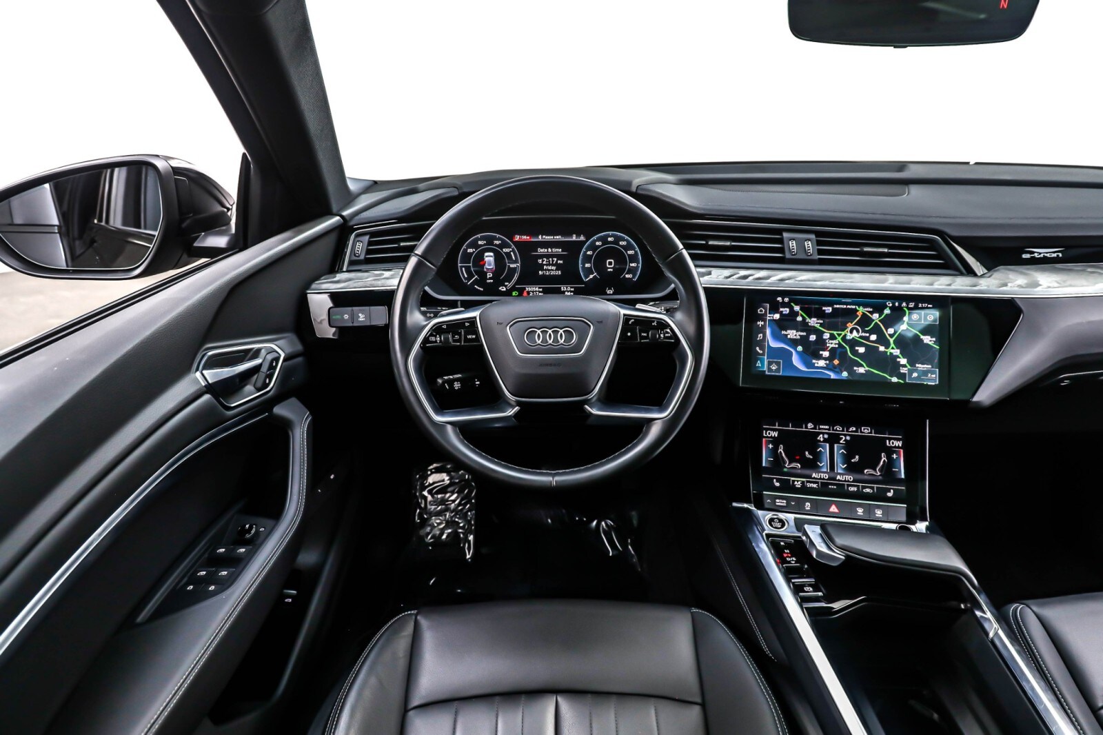 2023 Audi e-tron Premium photo 3