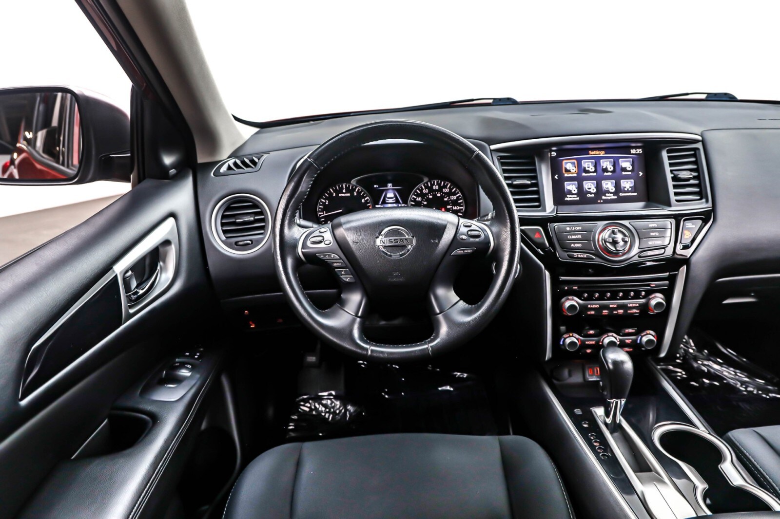 2019 Nissan Pathfinder SV photo 4