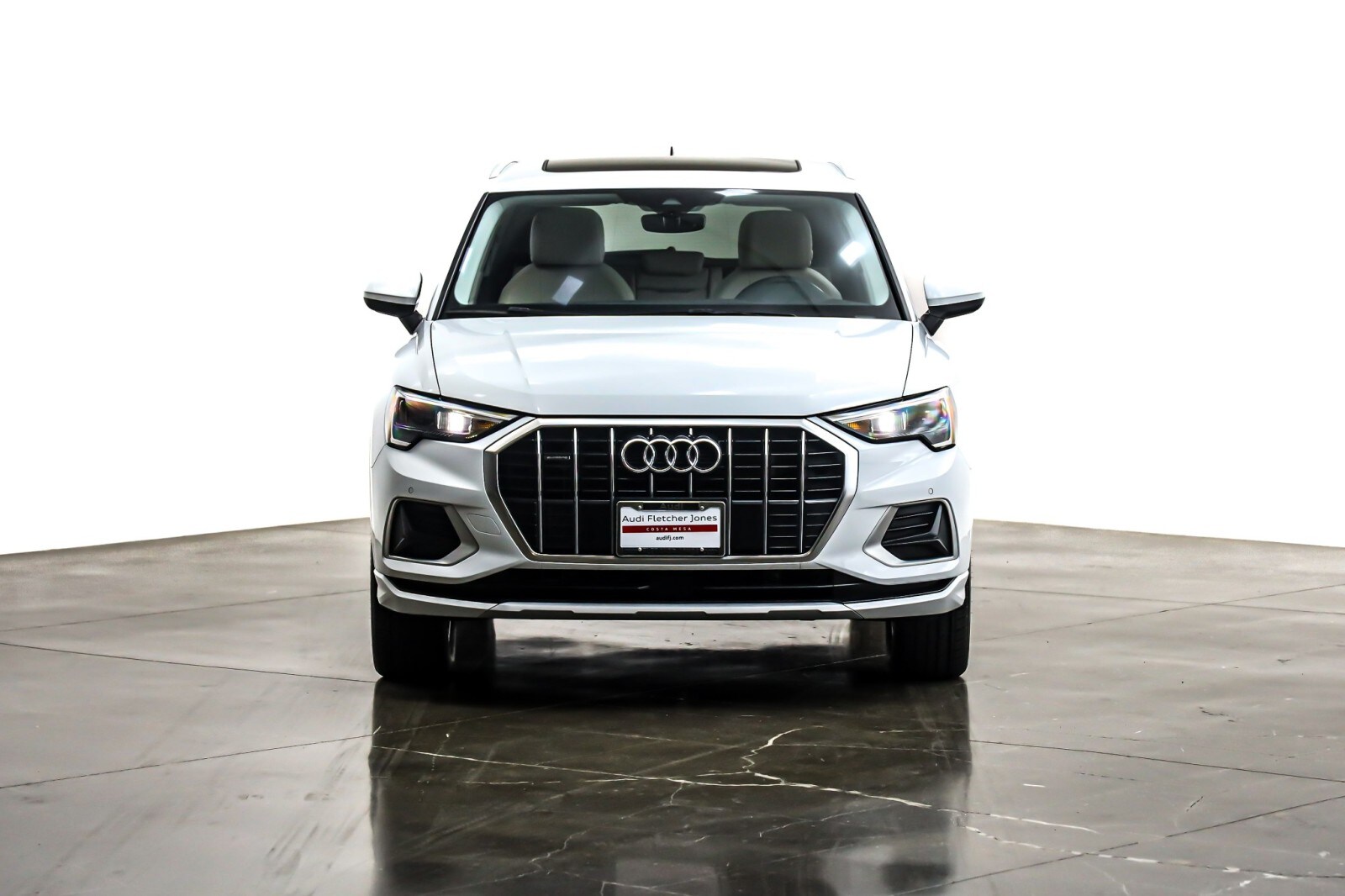 2022 Audi Q3 Premium 40 TFSI photo 2