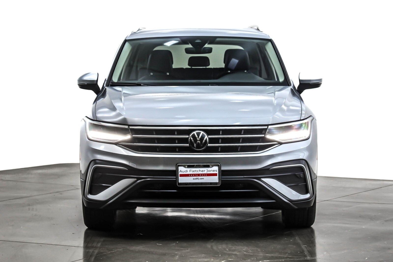 2024 Volkswagen Tiguan SE Wolfsburg Edition photo 2