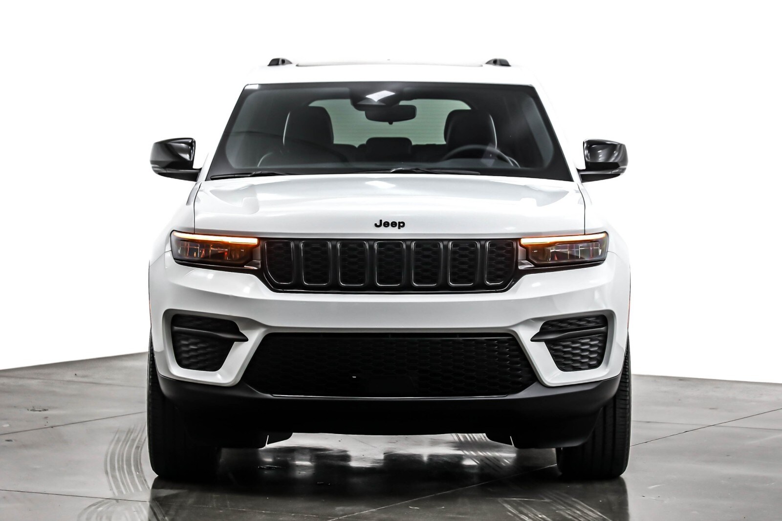 2023 Jeep Grand Cherokee Altitude photo 2