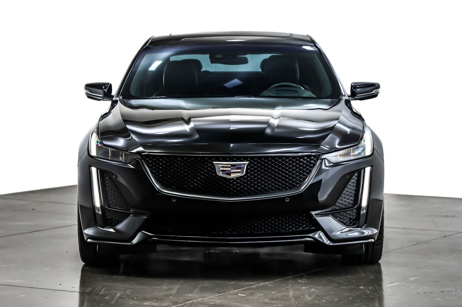 2024 Cadillac CT5 V photo 2