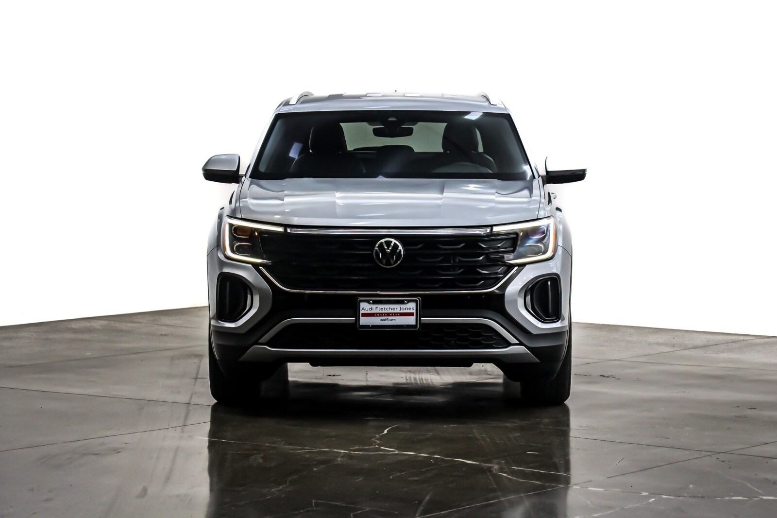 2024 Volkswagen Atlas Cross Sport SE photo 2