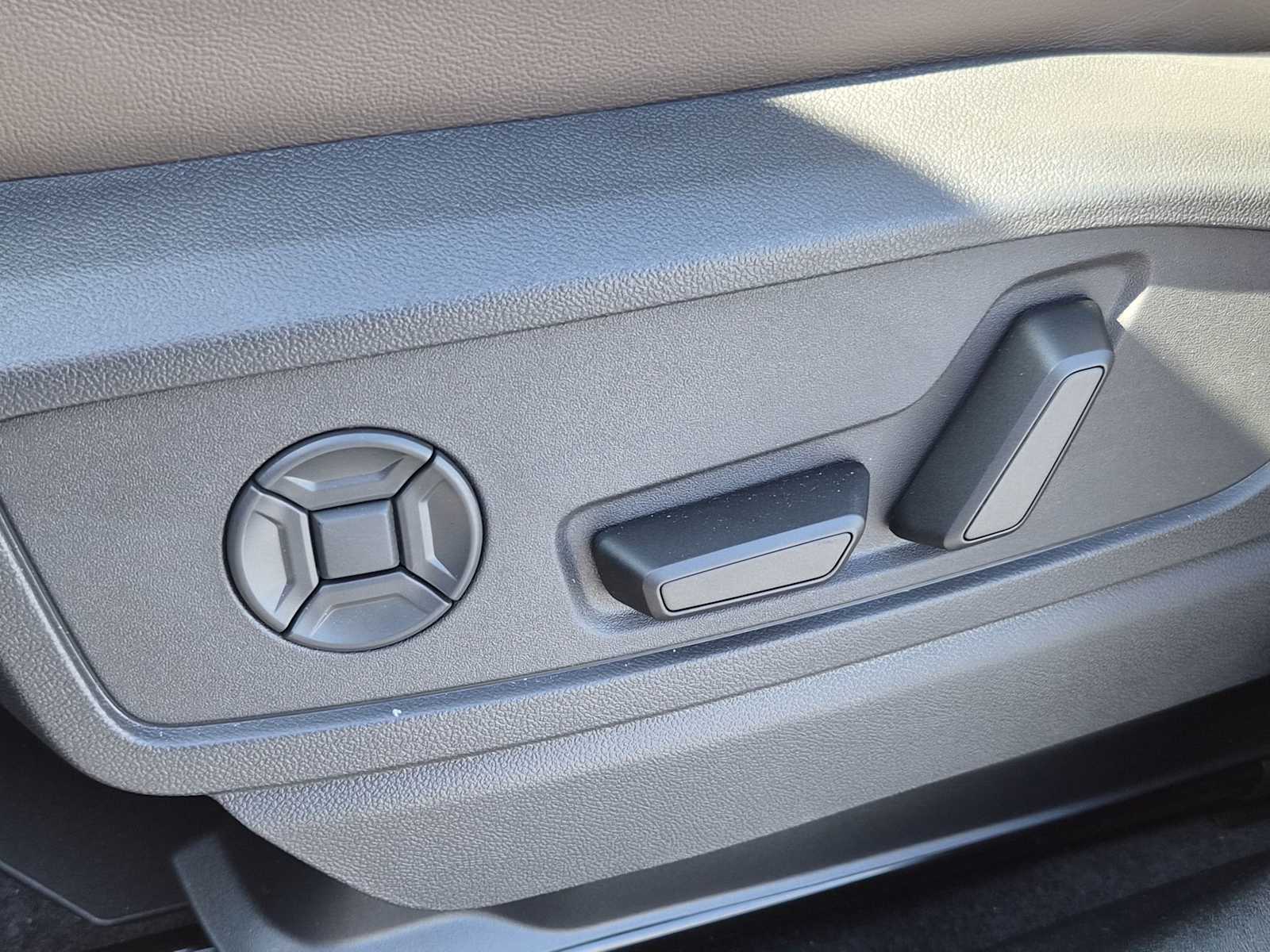 Thumbnail: 2025 Audi Q5 - 16