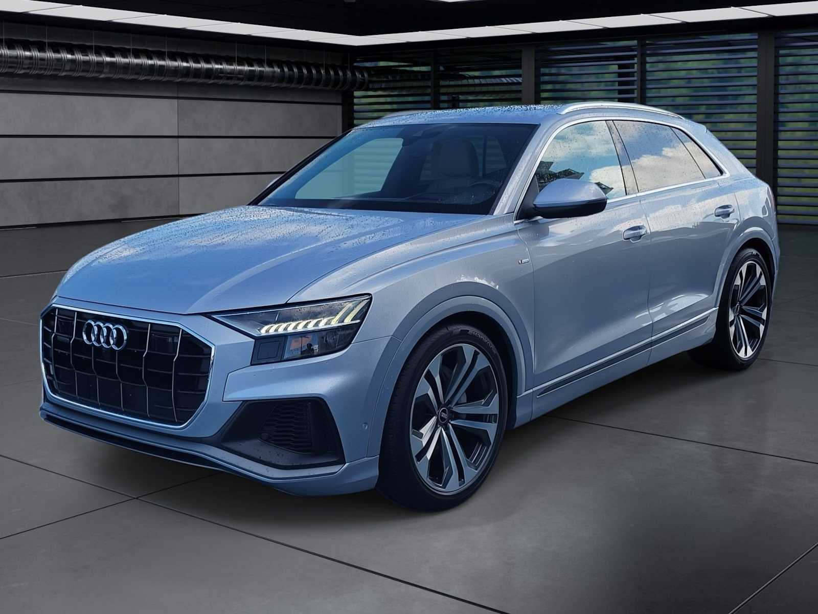 Thumbnail: 2022 Audi Q8 - 1