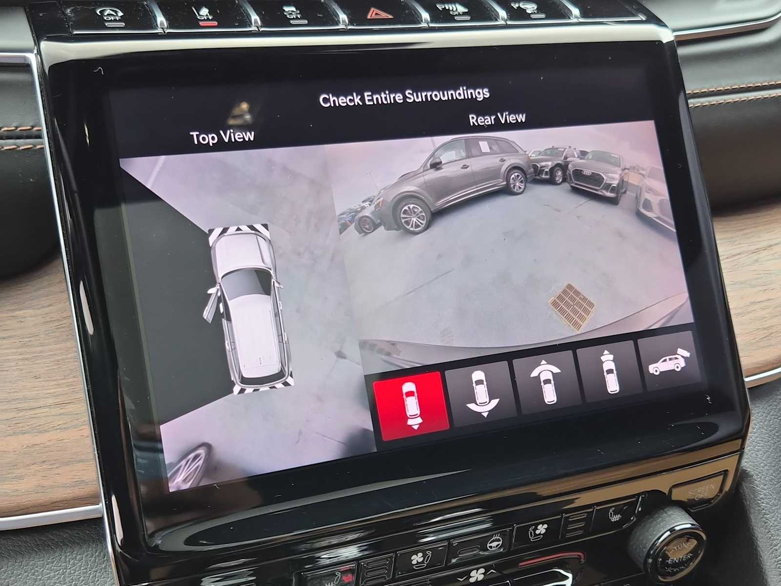 Thumbnail: 2022 Jeep Grand Cherokee - 24