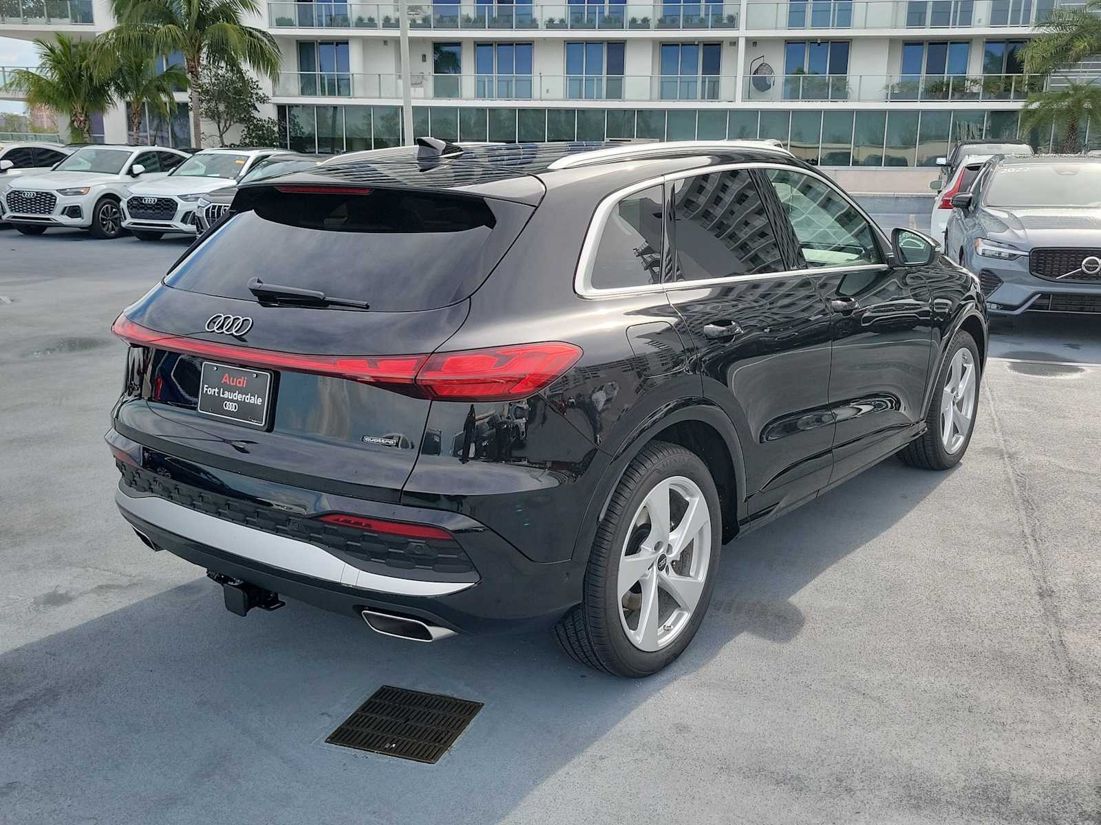 Thumbnail: 2025 Audi Q5 - 6