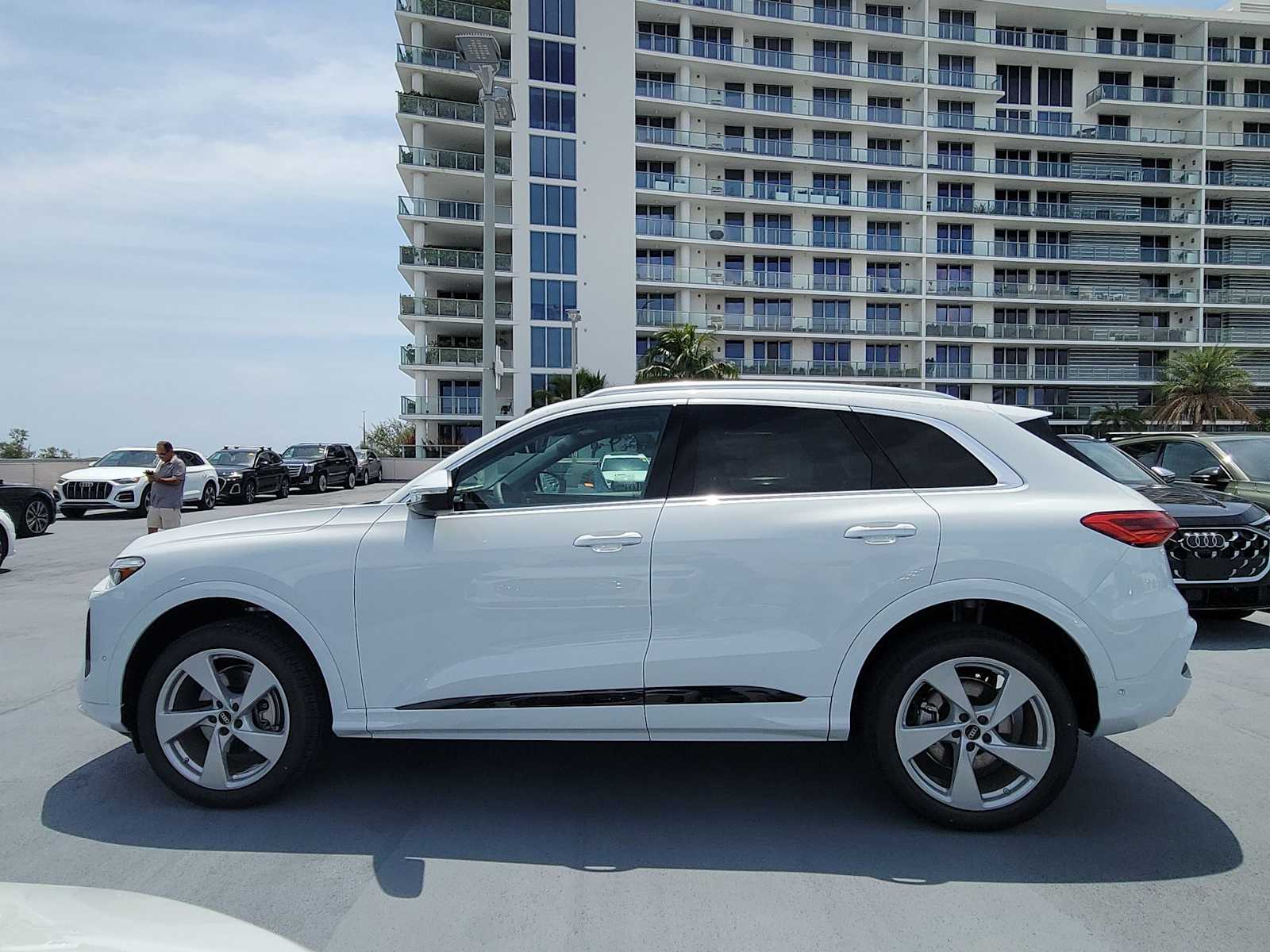 Thumbnail: 2026 Audi Q5 - 3