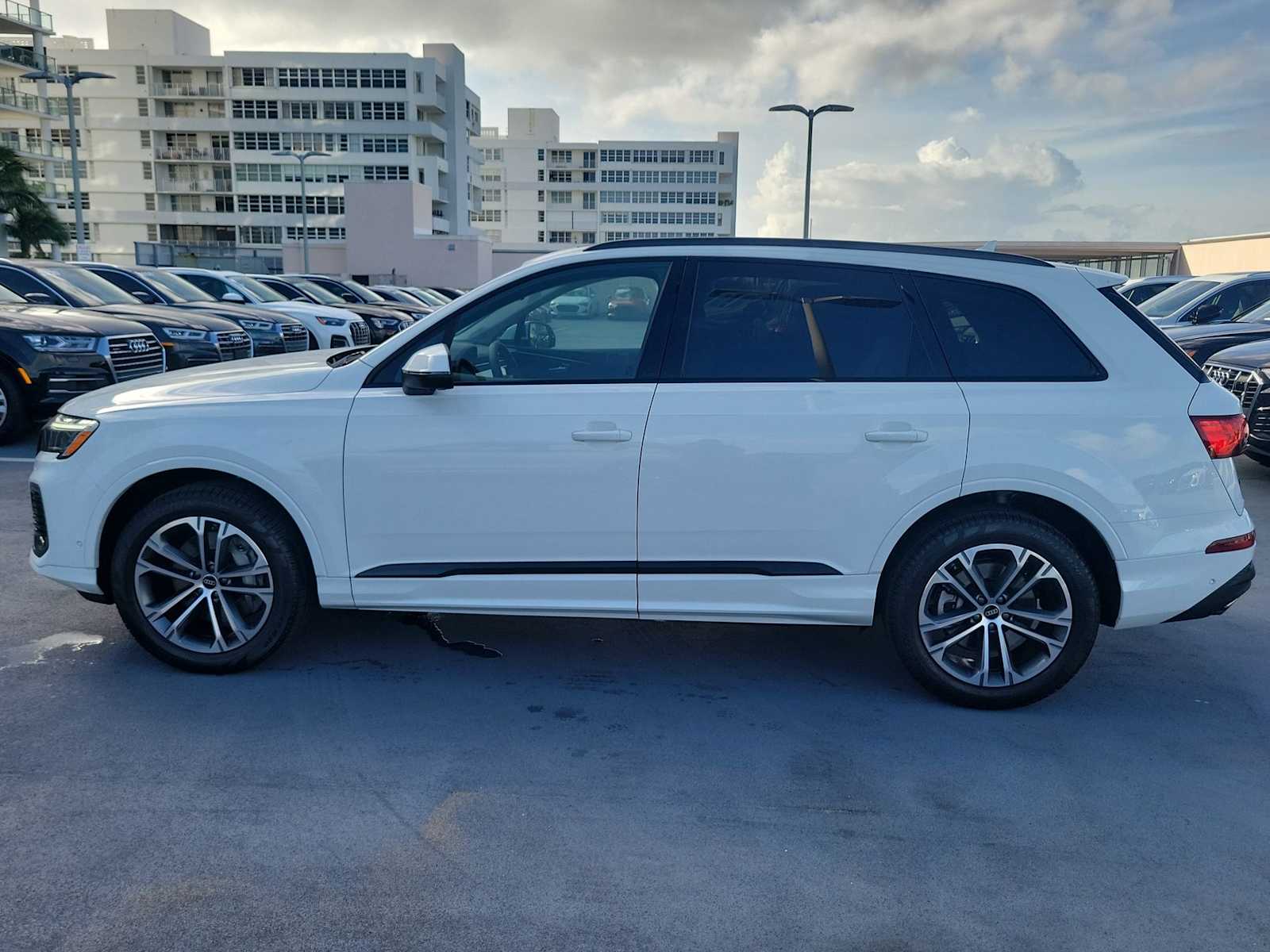 Thumbnail: 2026 Audi Q7 - 3