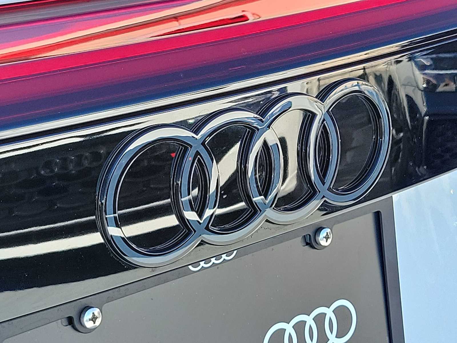 Thumbnail: 2025 Audi Q8 - 10