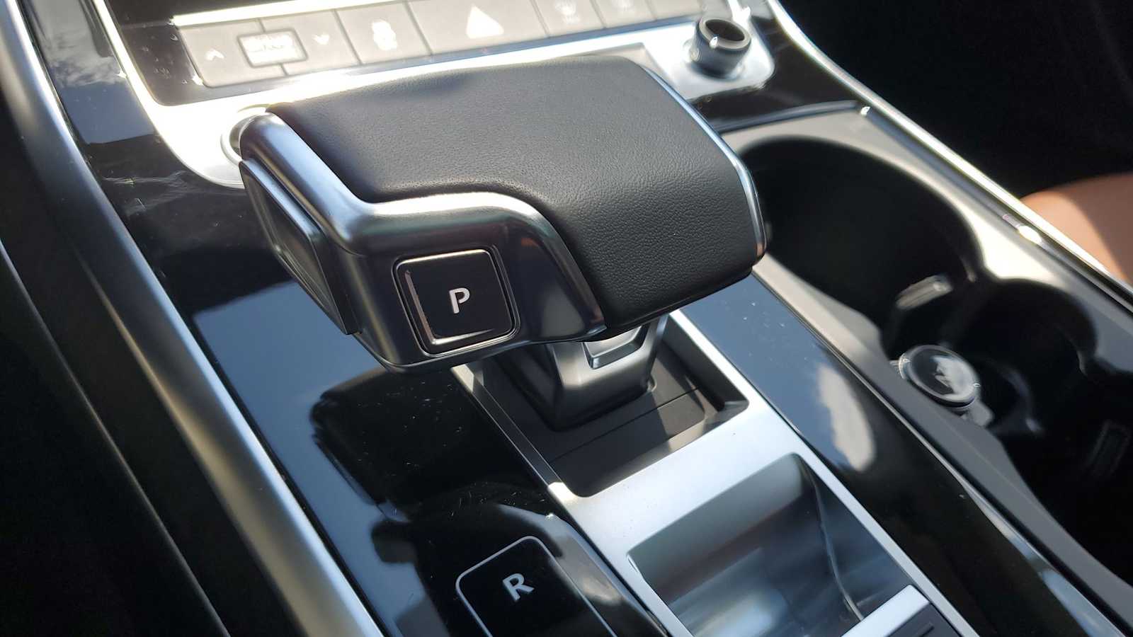 Thumbnail: 2023 Audi Q8 - 32
