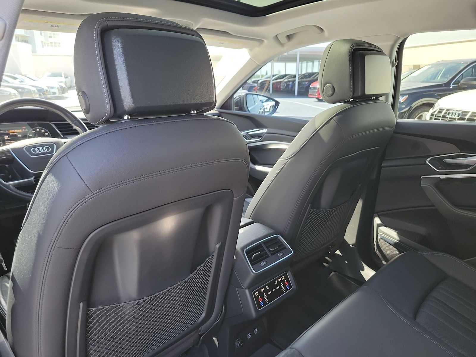 Thumbnail: 2019 Audi e-tron - 17