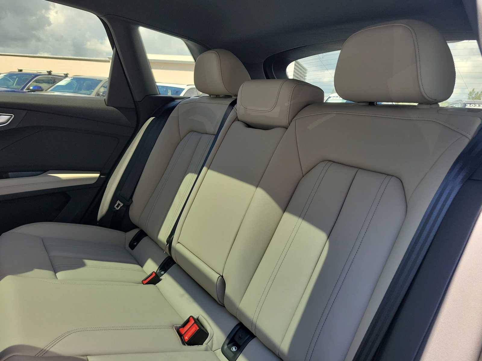 Thumbnail: 2026 Audi Q4 e-tron - 19
