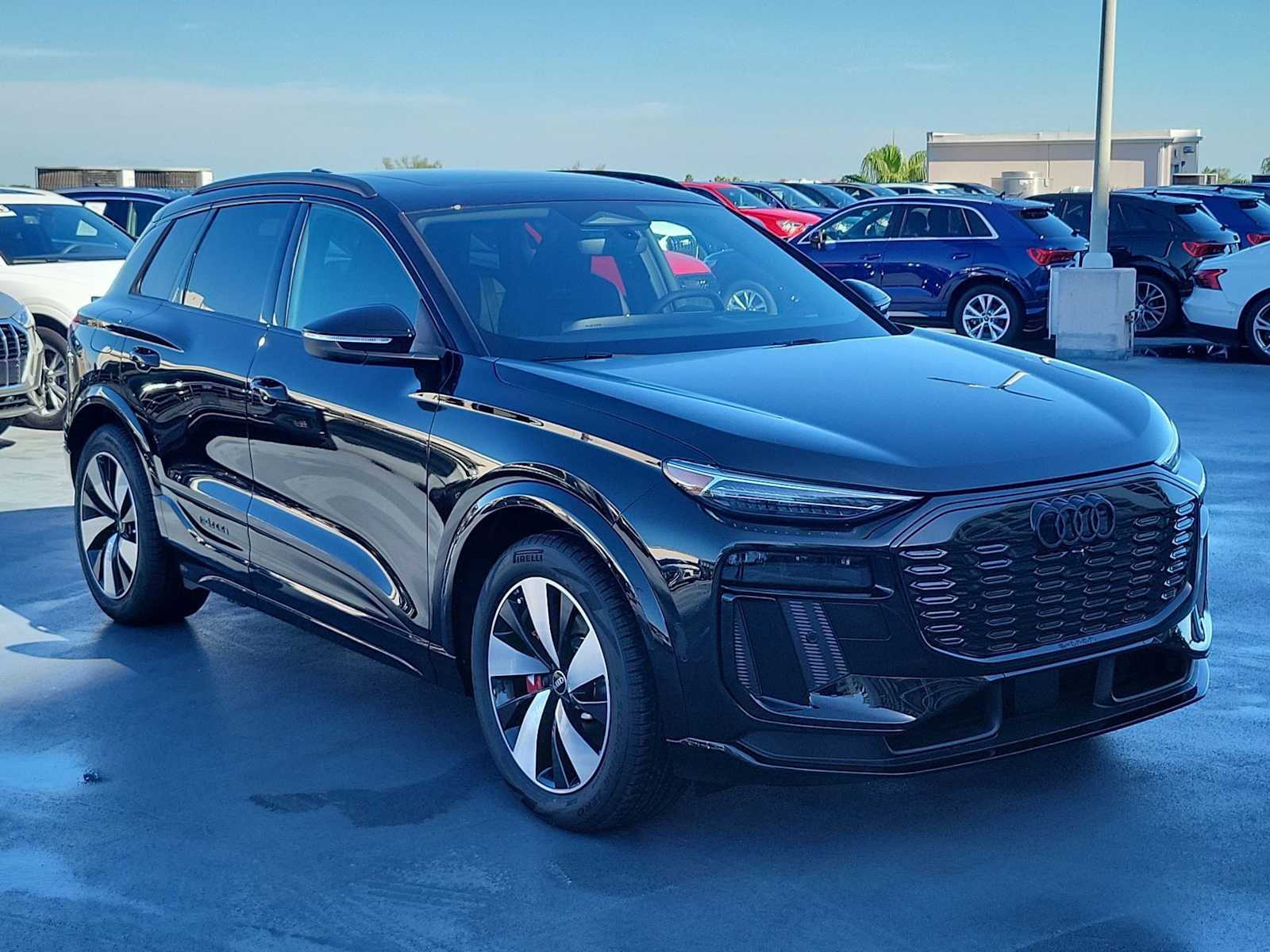Thumbnail: 2025 Audi SQ6 e-tron - 8