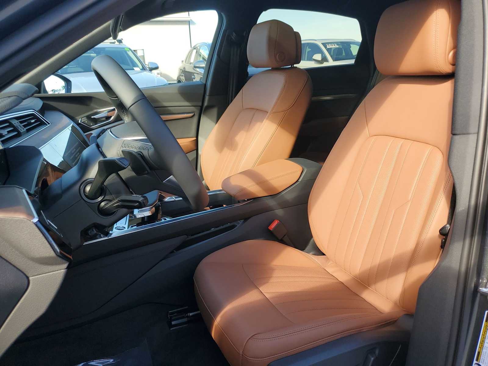 Thumbnail: 2023 Audi e-tron S - 15