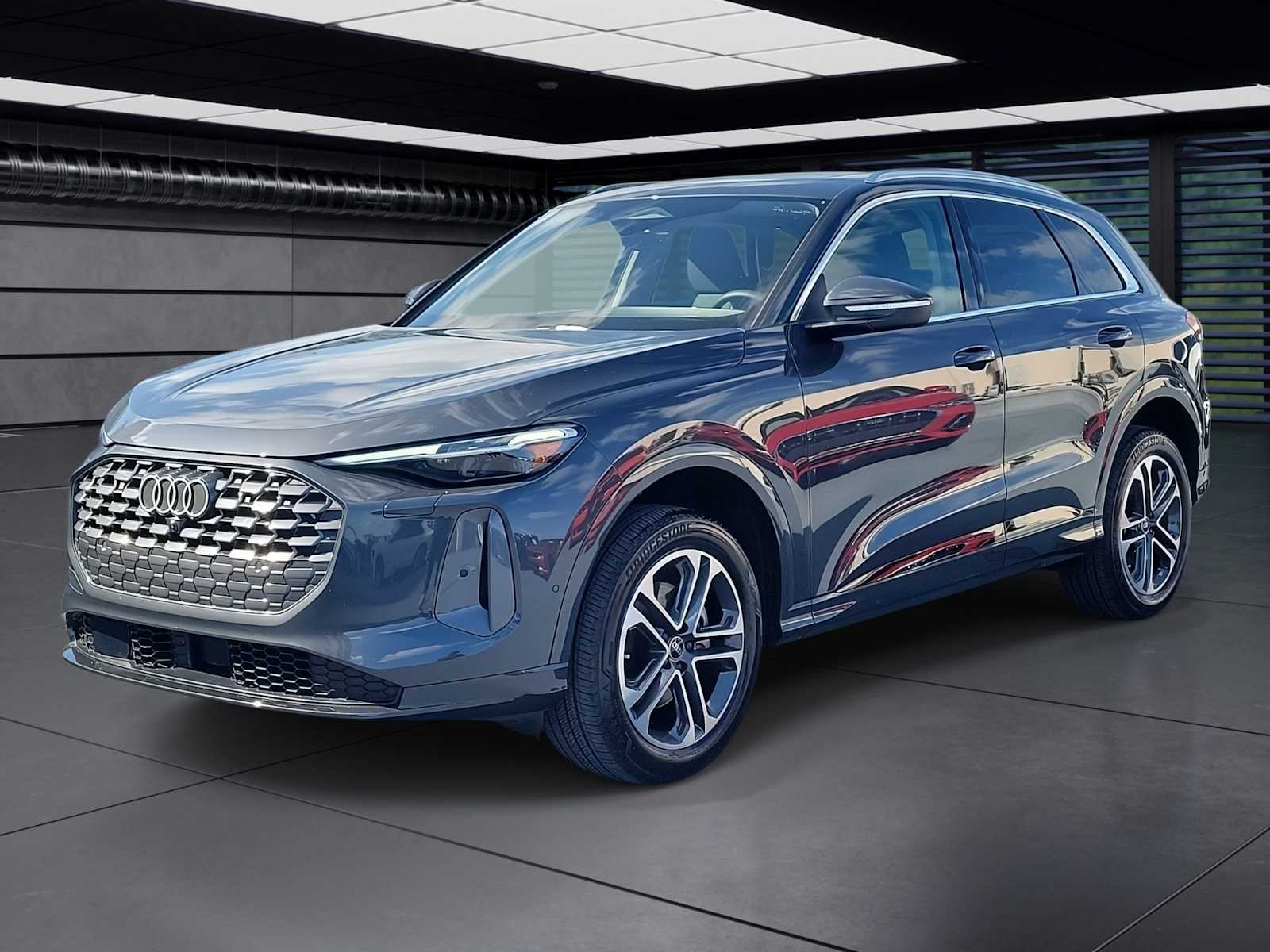 Thumbnail: 2025 Audi Q5 - 1