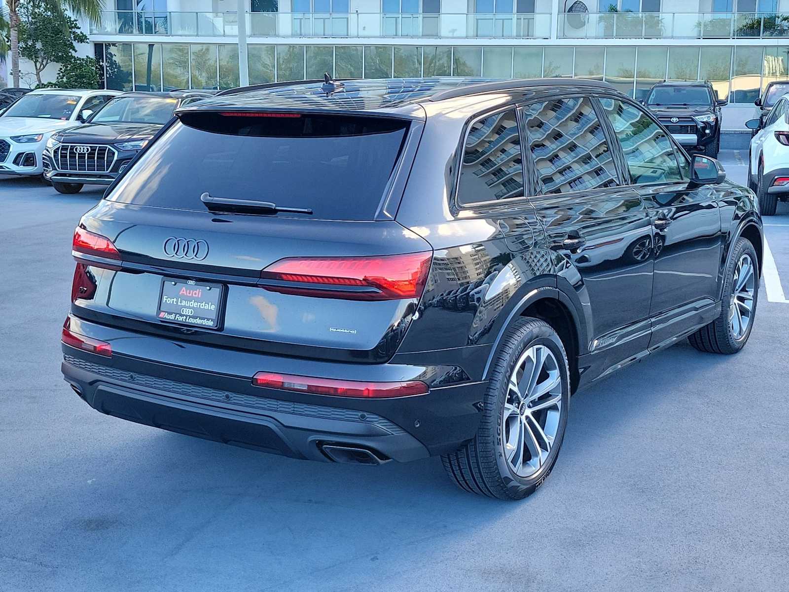 Thumbnail: 2026 Audi Q7 - 6