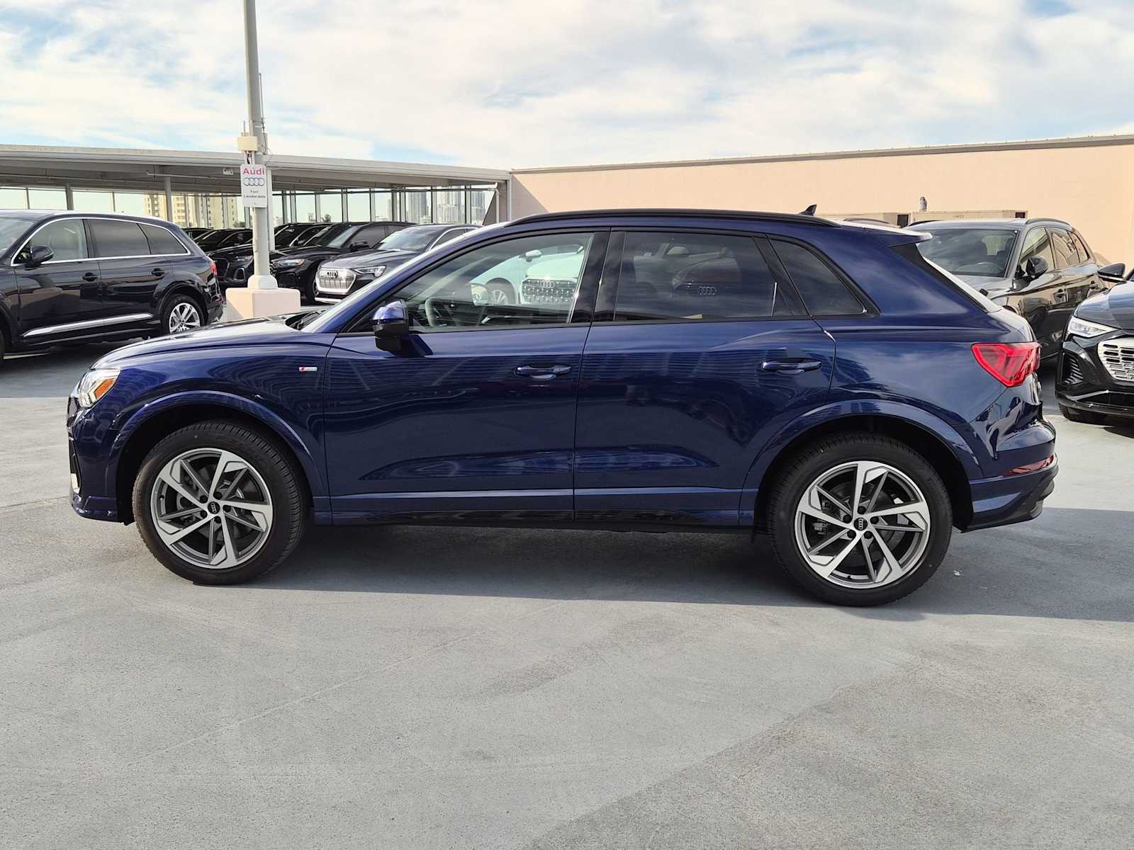 Thumbnail: 2025 Audi Q3 - 3