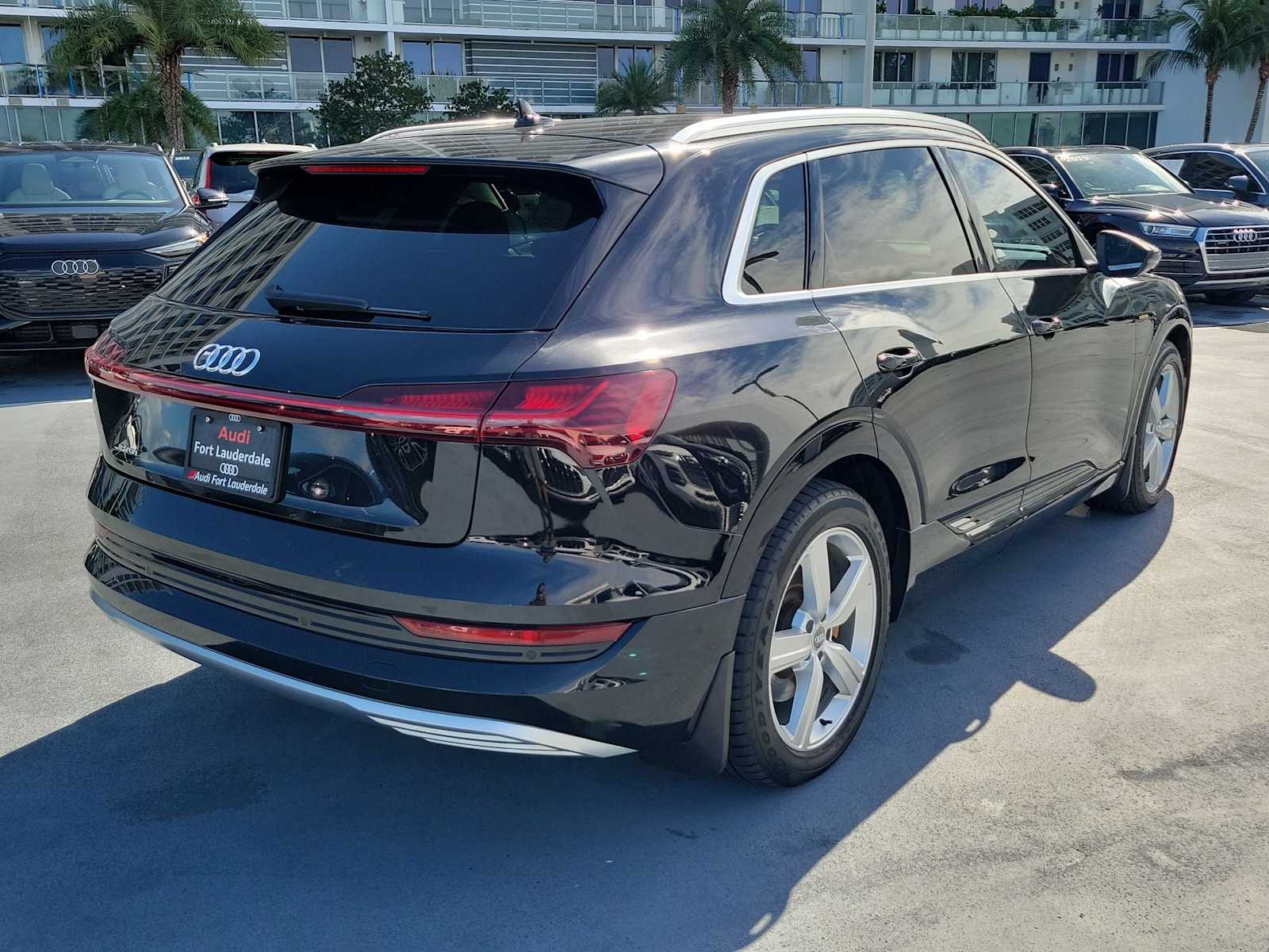 Thumbnail: 2019 Audi e-tron - 6