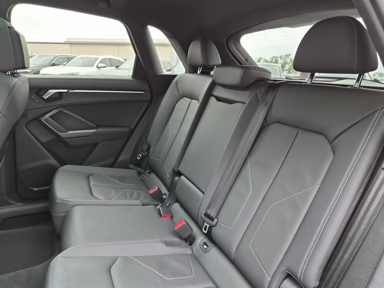 Thumbnail: 2025 Audi Q3 - 19