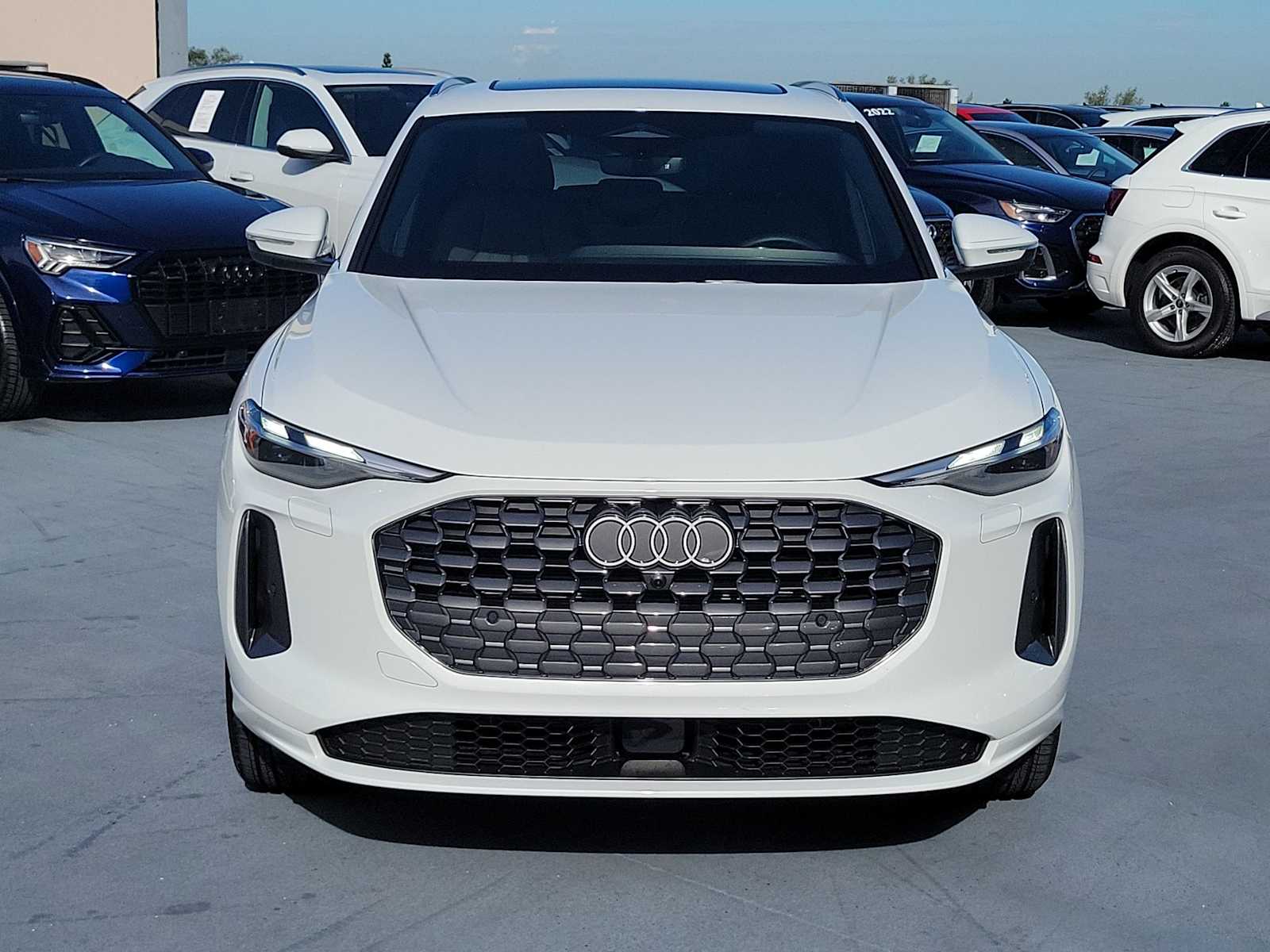 Thumbnail: 2025 Audi Q5 - 9