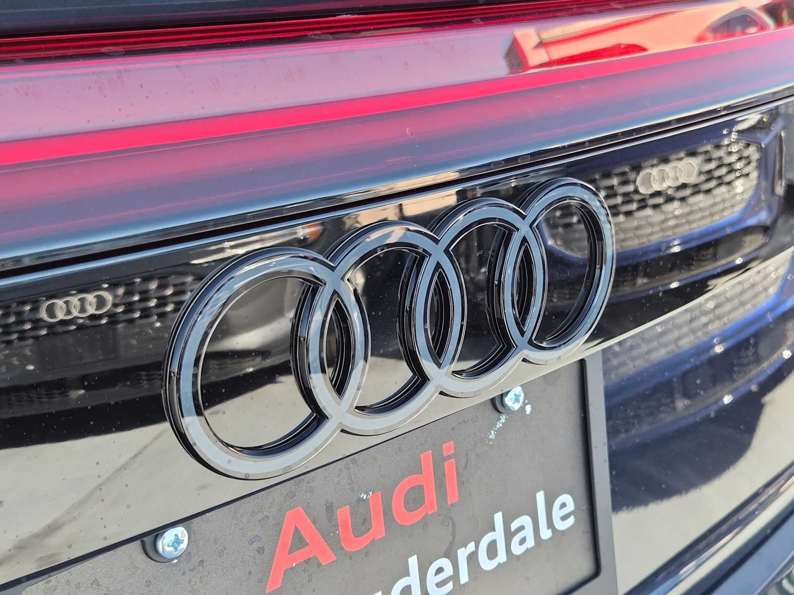 Thumbnail: 2026 Audi Q8 - 10