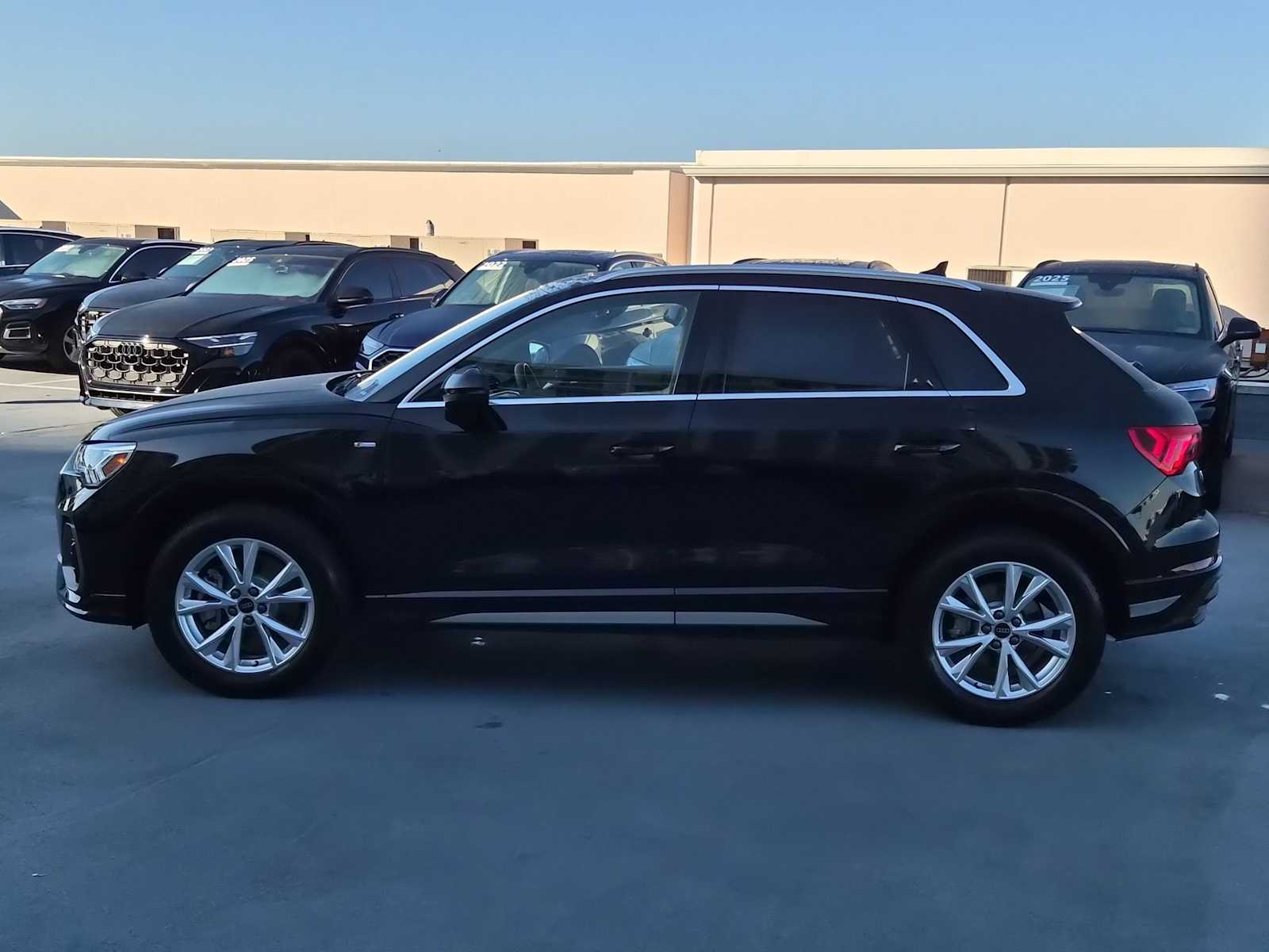 Thumbnail: 2025 Audi Q3 - 3