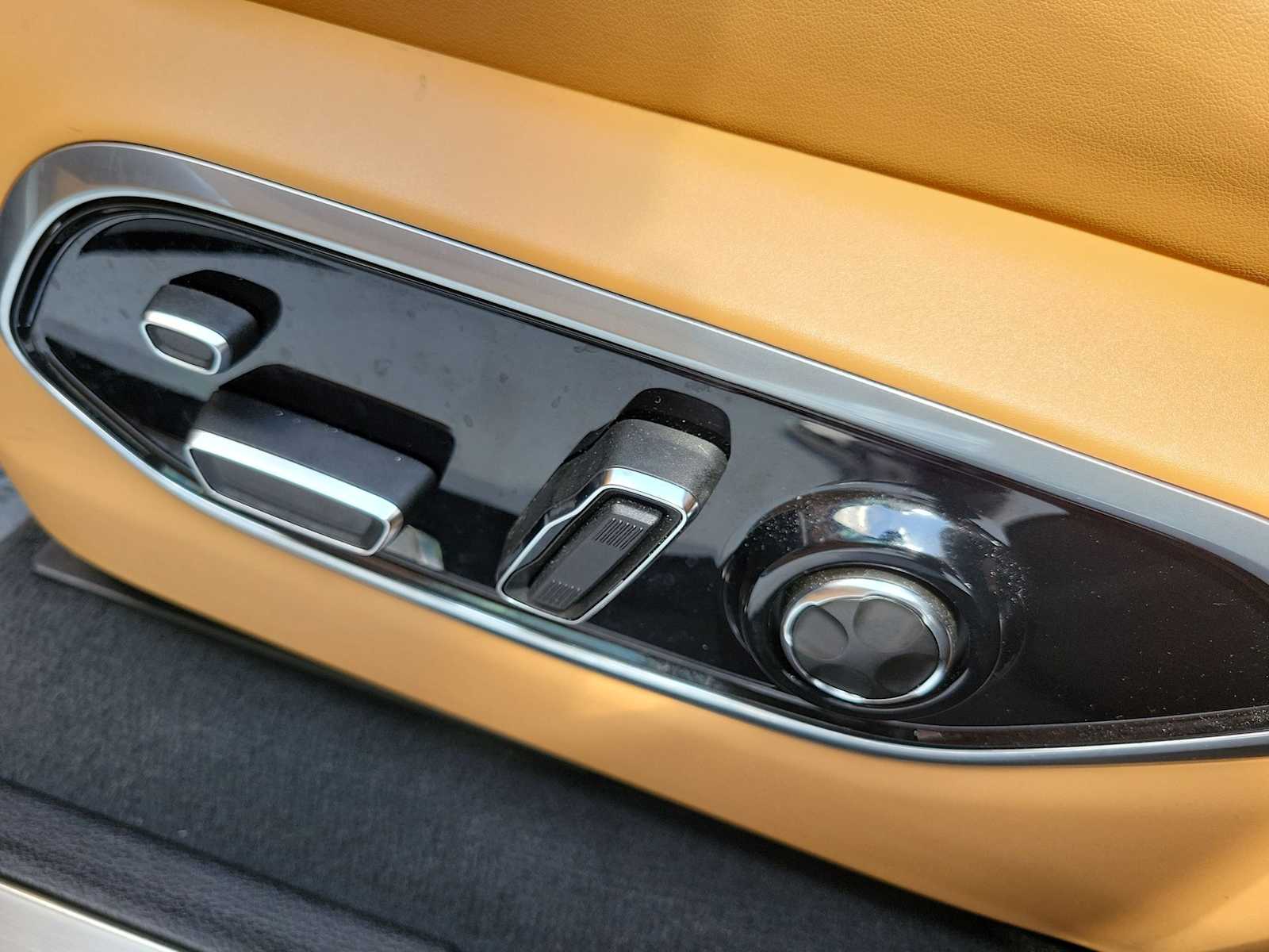 Thumbnail: 2024 Jeep Grand Cherokee - 16