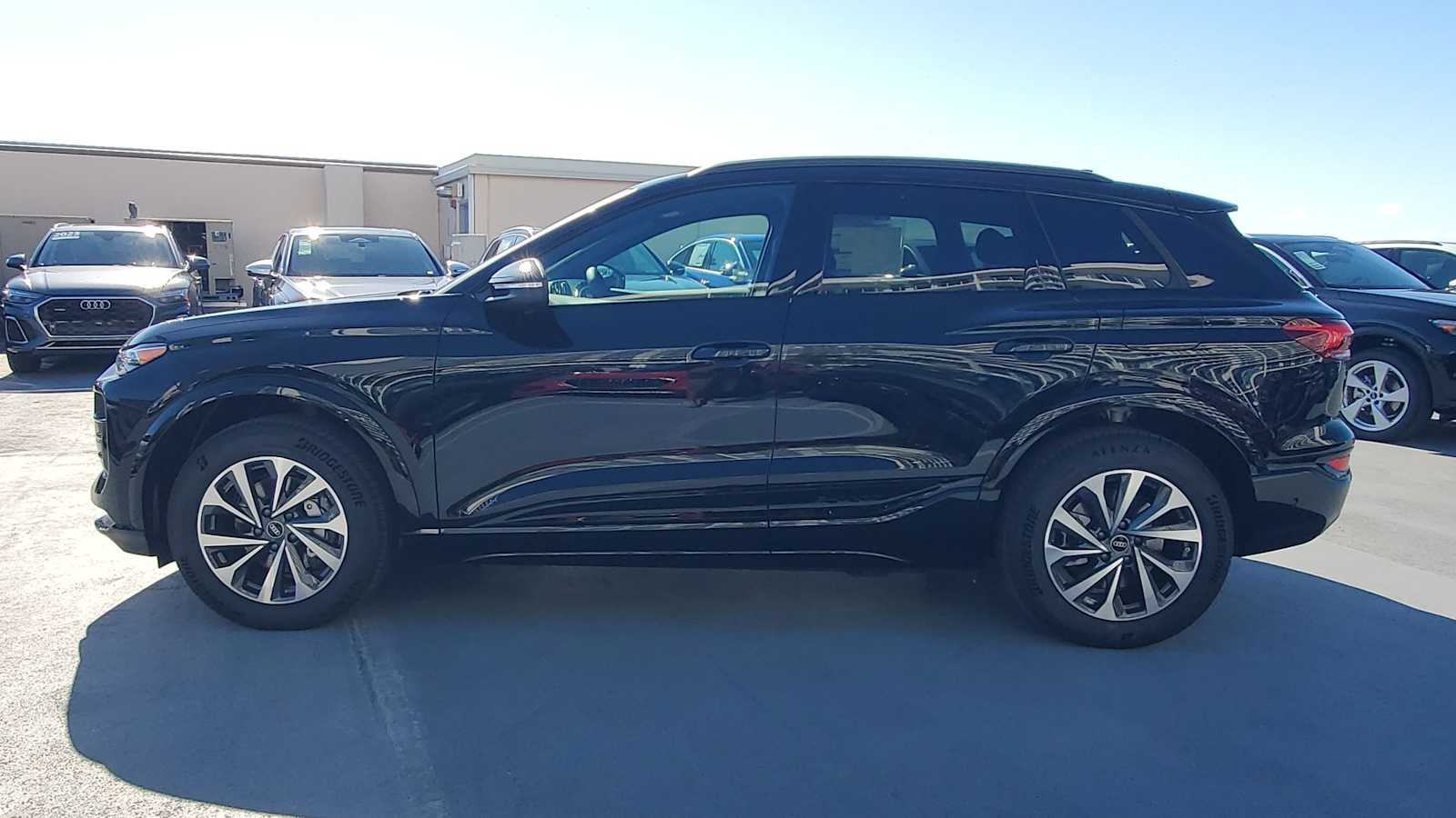 Thumbnail: 2027 Audi Q6 e-tron - 3