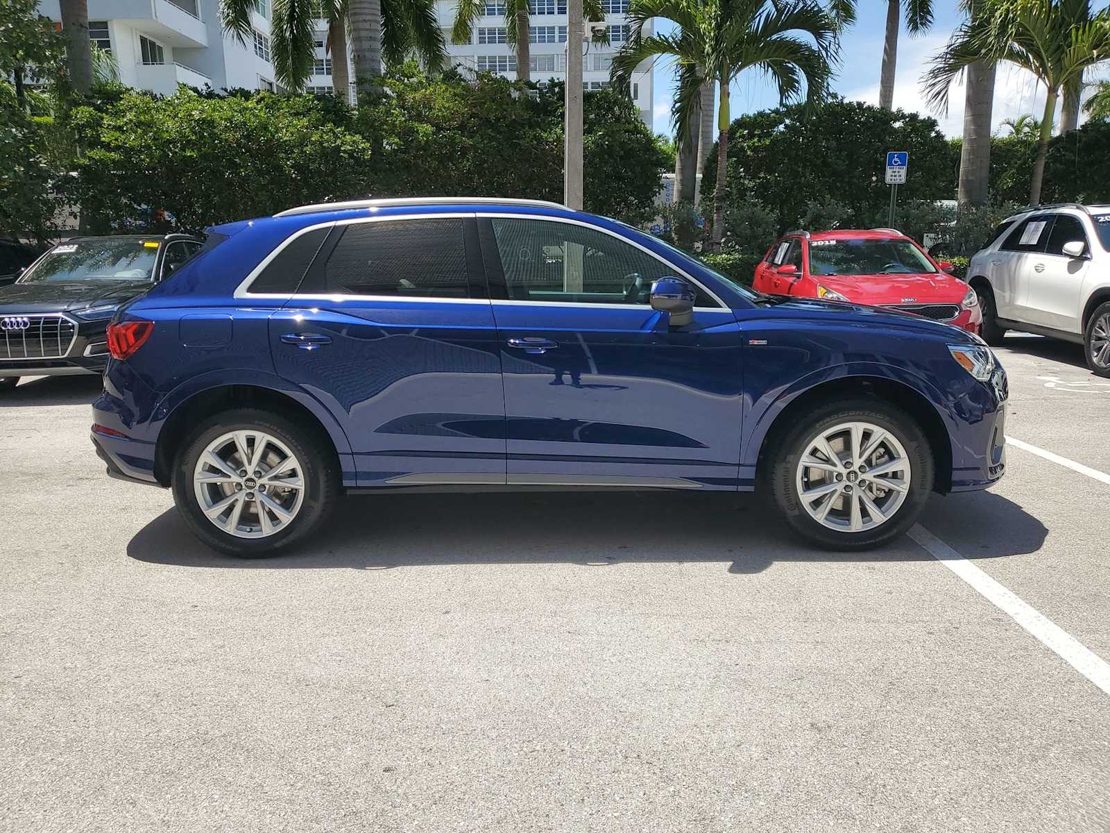 Thumbnail: 2025 Audi Q3 - 7