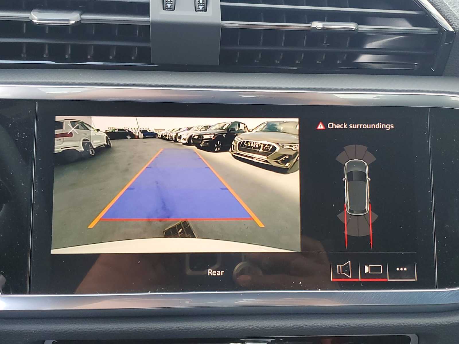 Thumbnail: 2023 Audi Q3 - 24