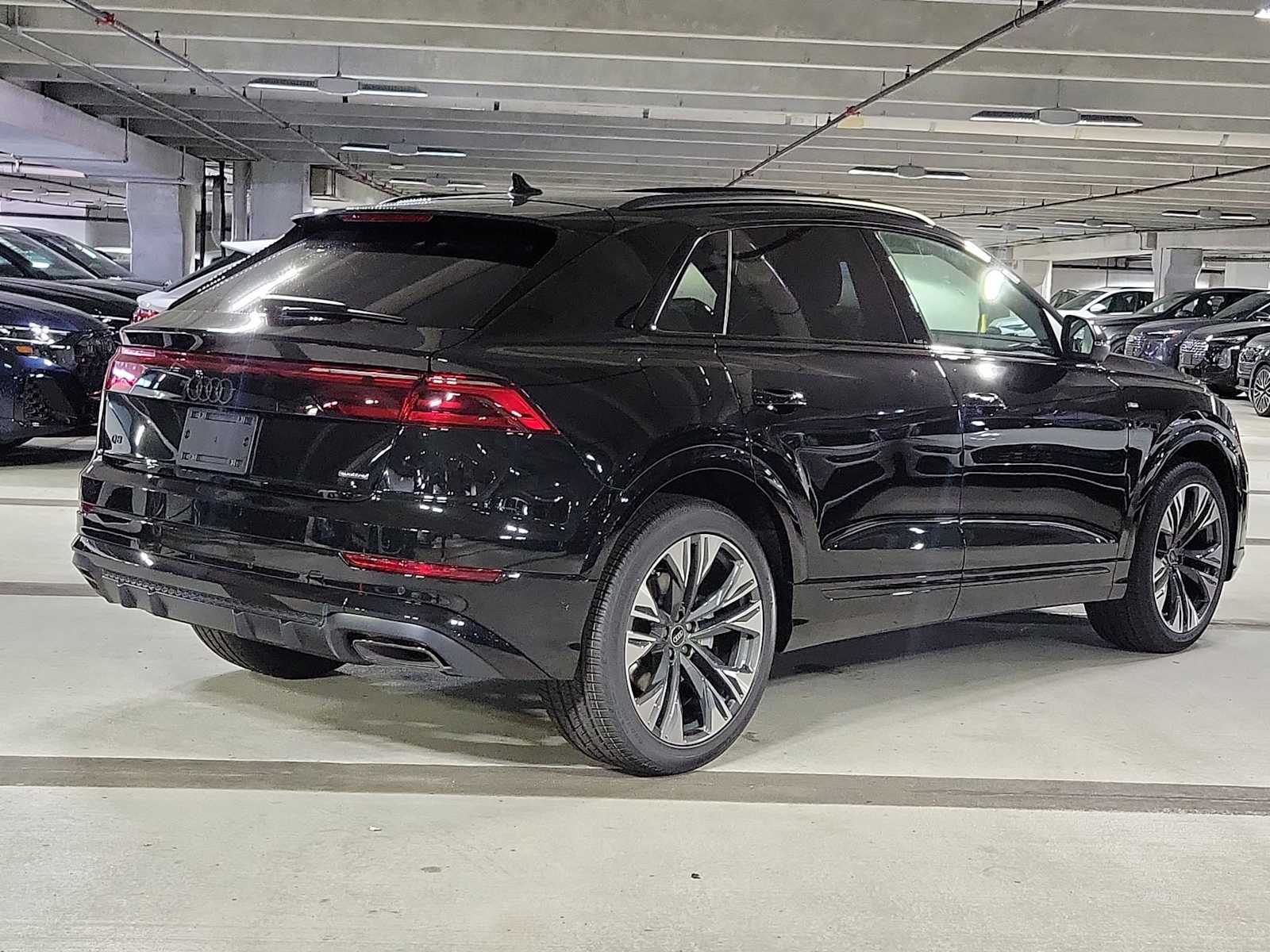 Thumbnail: 2026 Audi Q8 - 6