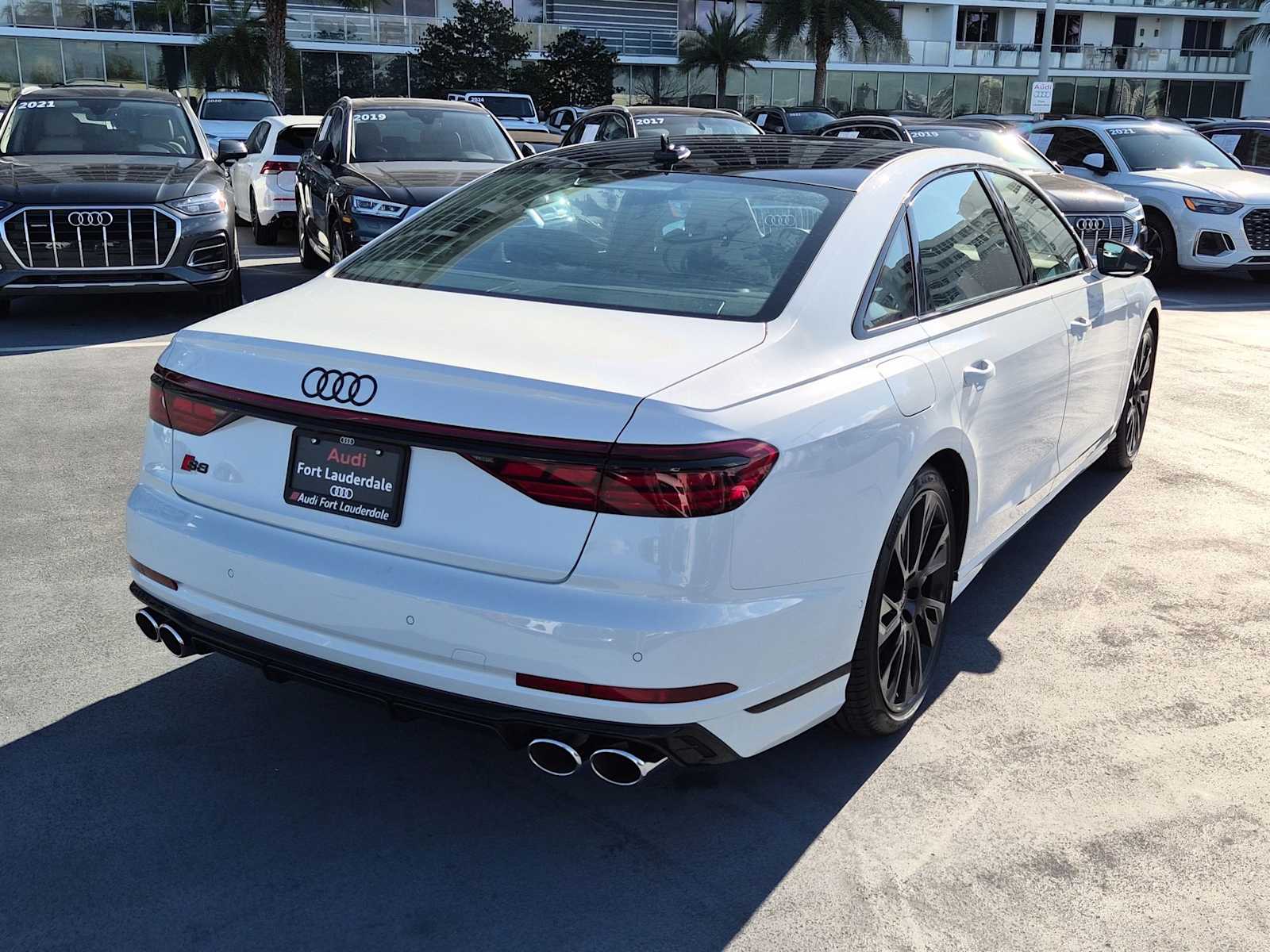 Thumbnail: 2025 Audi S8 - 6