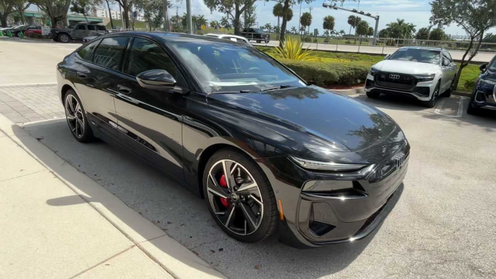 Thumbnail: 2025 Audi e-tron S - 2