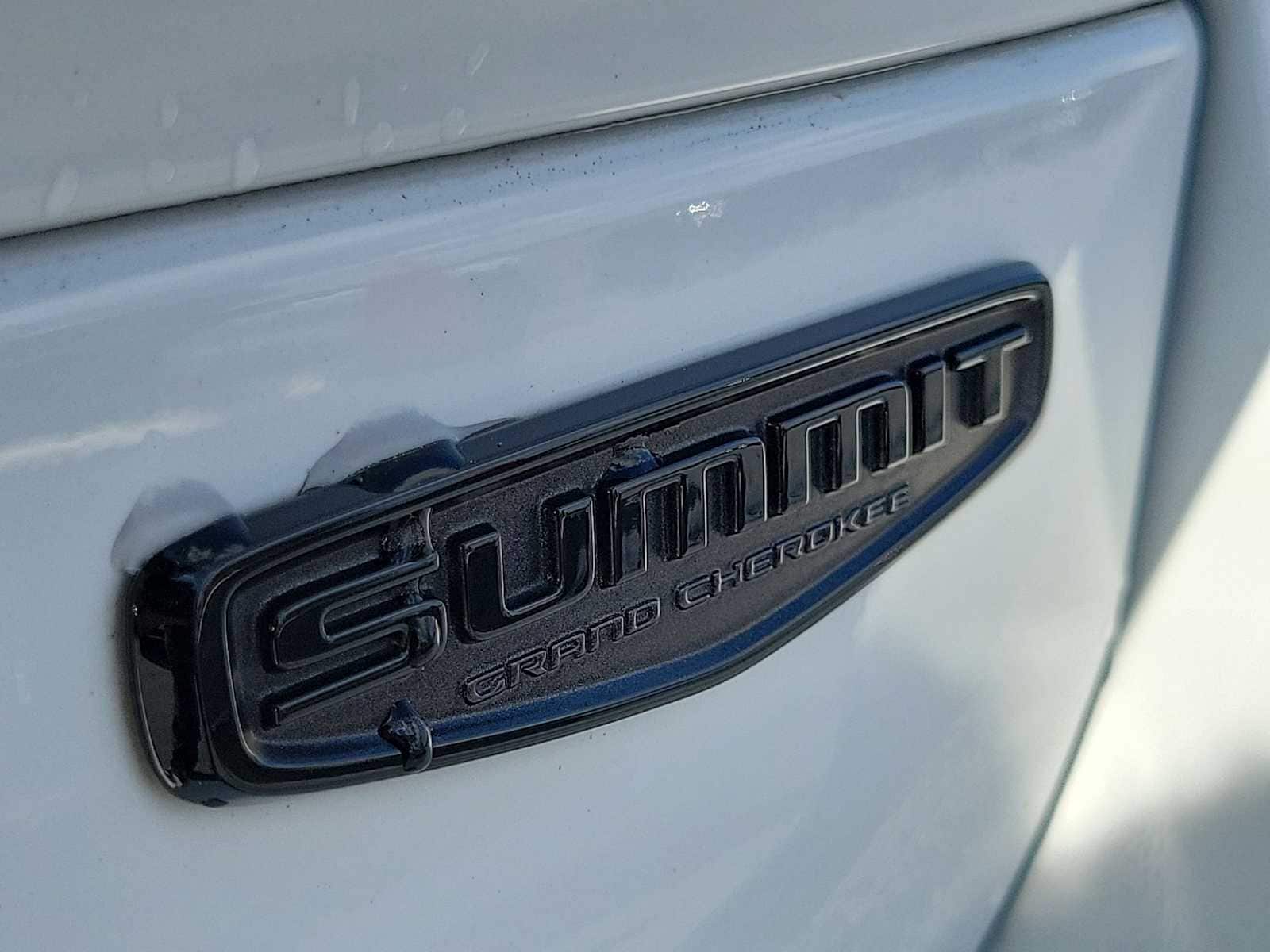 Thumbnail: 2024 Jeep Grand Cherokee - 12