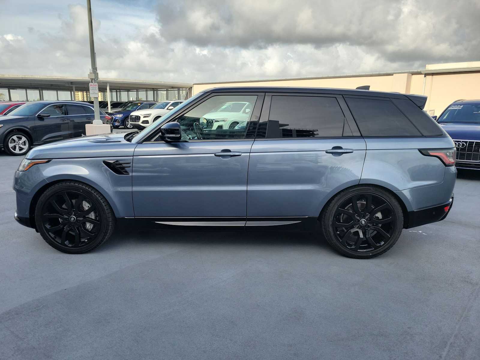 Thumbnail: 2020 Land Rover Range Rover Sport - 3