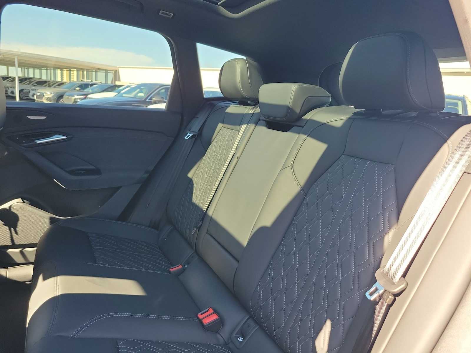 Thumbnail: 2025 Audi SQ6 e-tron - 19