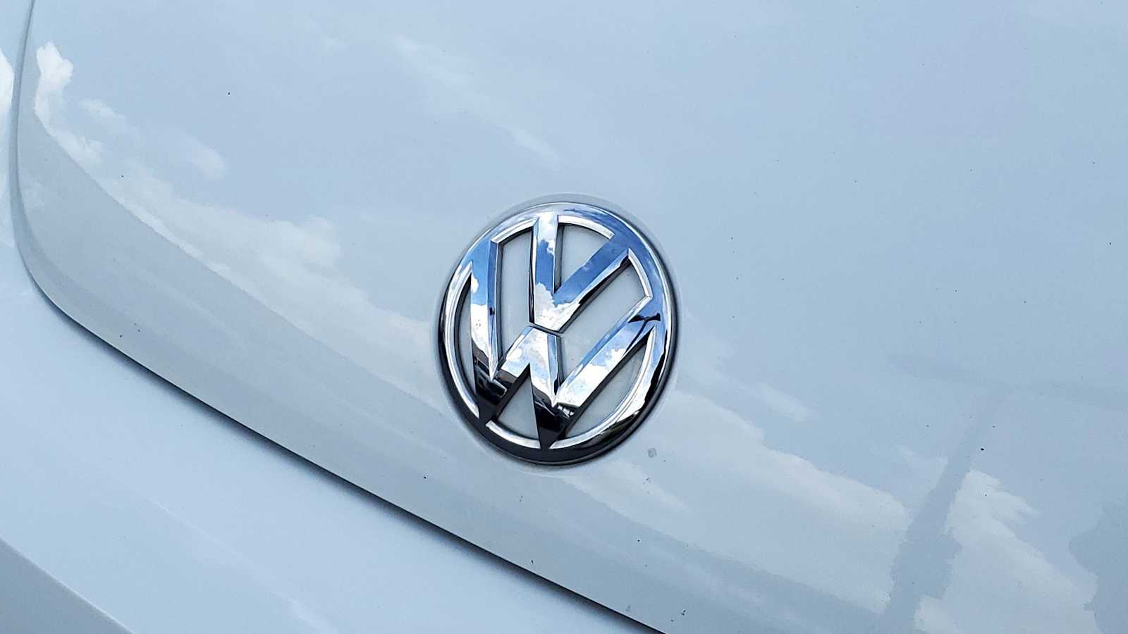 Thumbnail: 2018 Volkswagen Beetle - 12