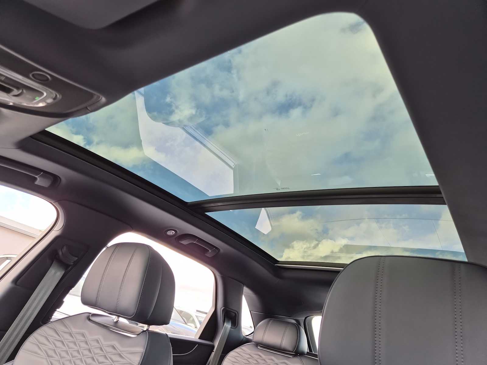 Thumbnail: 2025 Bentley Bentayga - 17